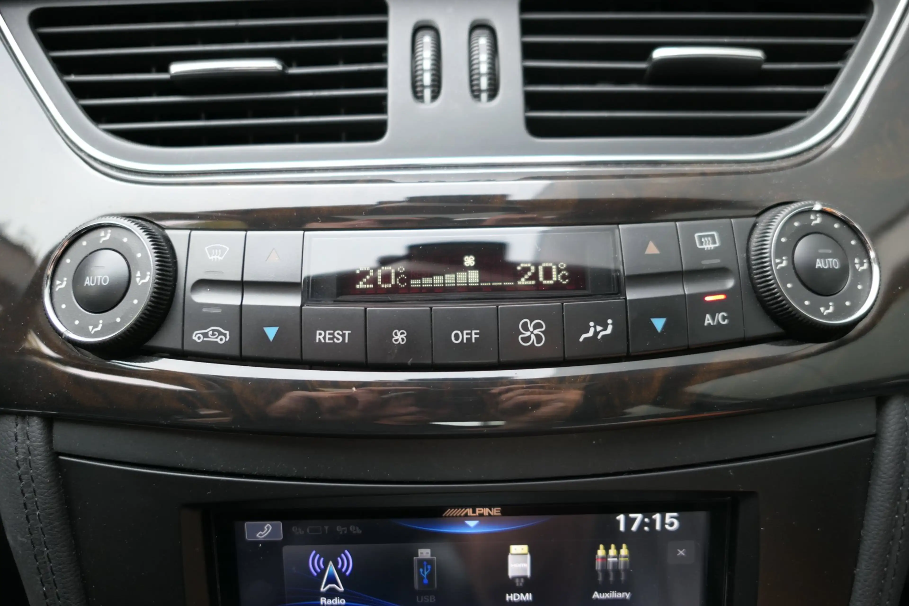 Mercedes-Benz CLS 350 CGI Facelift Youngtimer Carplay Schuifdak Leder — photo 21
