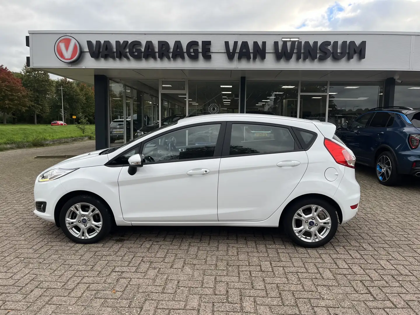 Ford Fiesta 1.0 Style Ultimate Airco Cruise lmv Navi Nap Weiß - 2