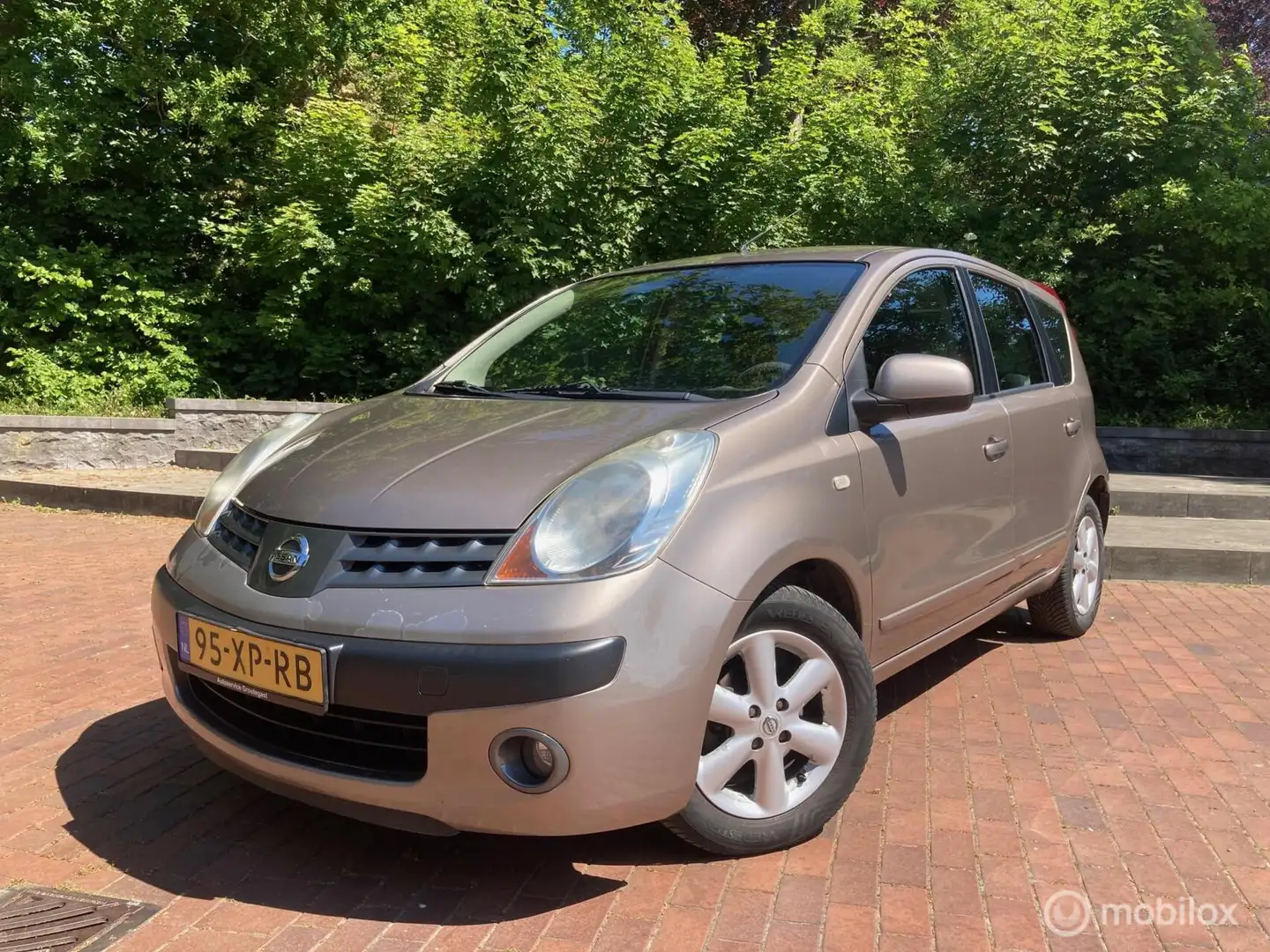 Nissan Note 1.6 Acenta / AUTOMAAT / NIEUWE APK / TREKHAAK Bruin - 1