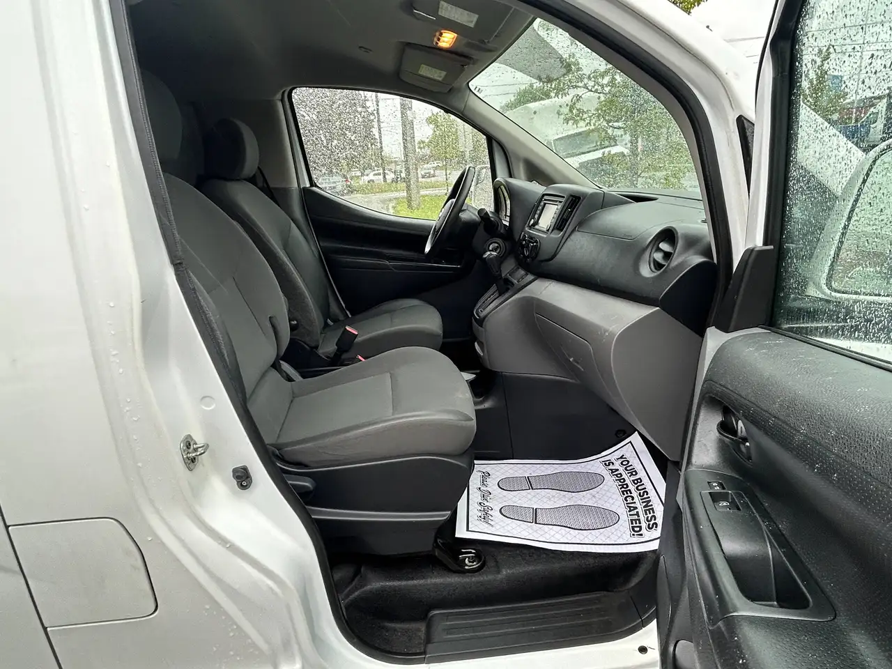 Nissan NV200 снимка Nissan NV200