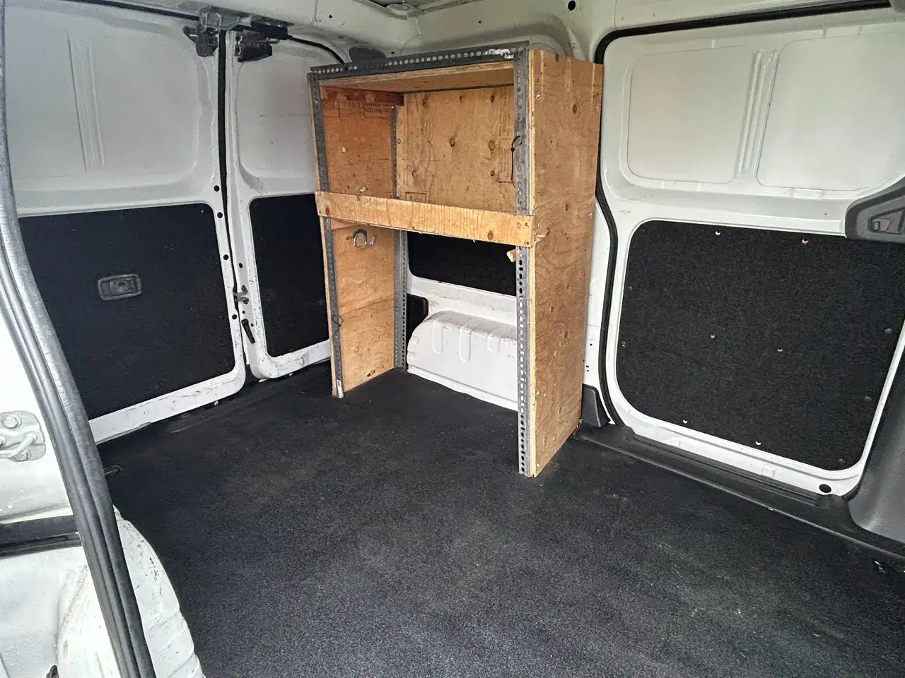 Nissan NV200 снимка Nissan NV200