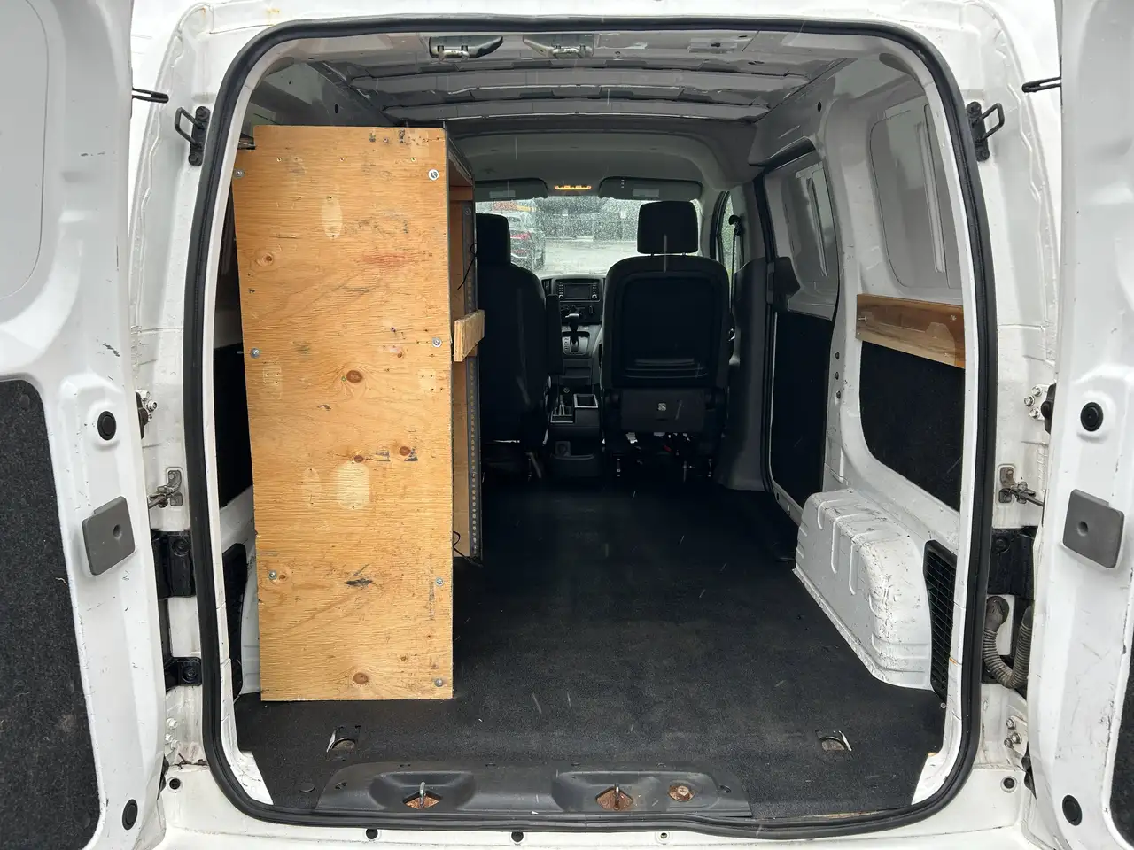 Nissan NV200 снимка Nissan NV200