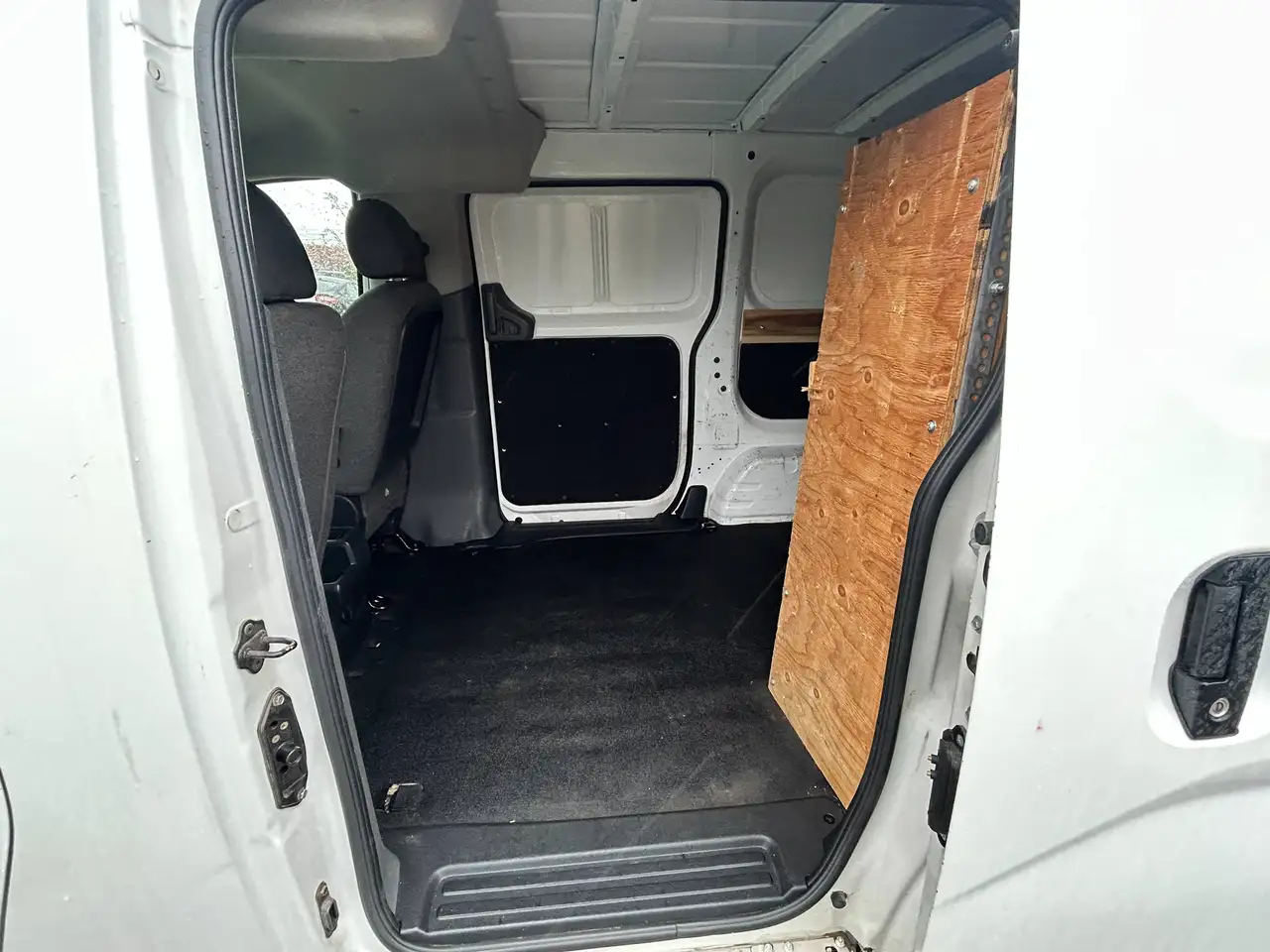 Nissan NV200 снимка Nissan NV200