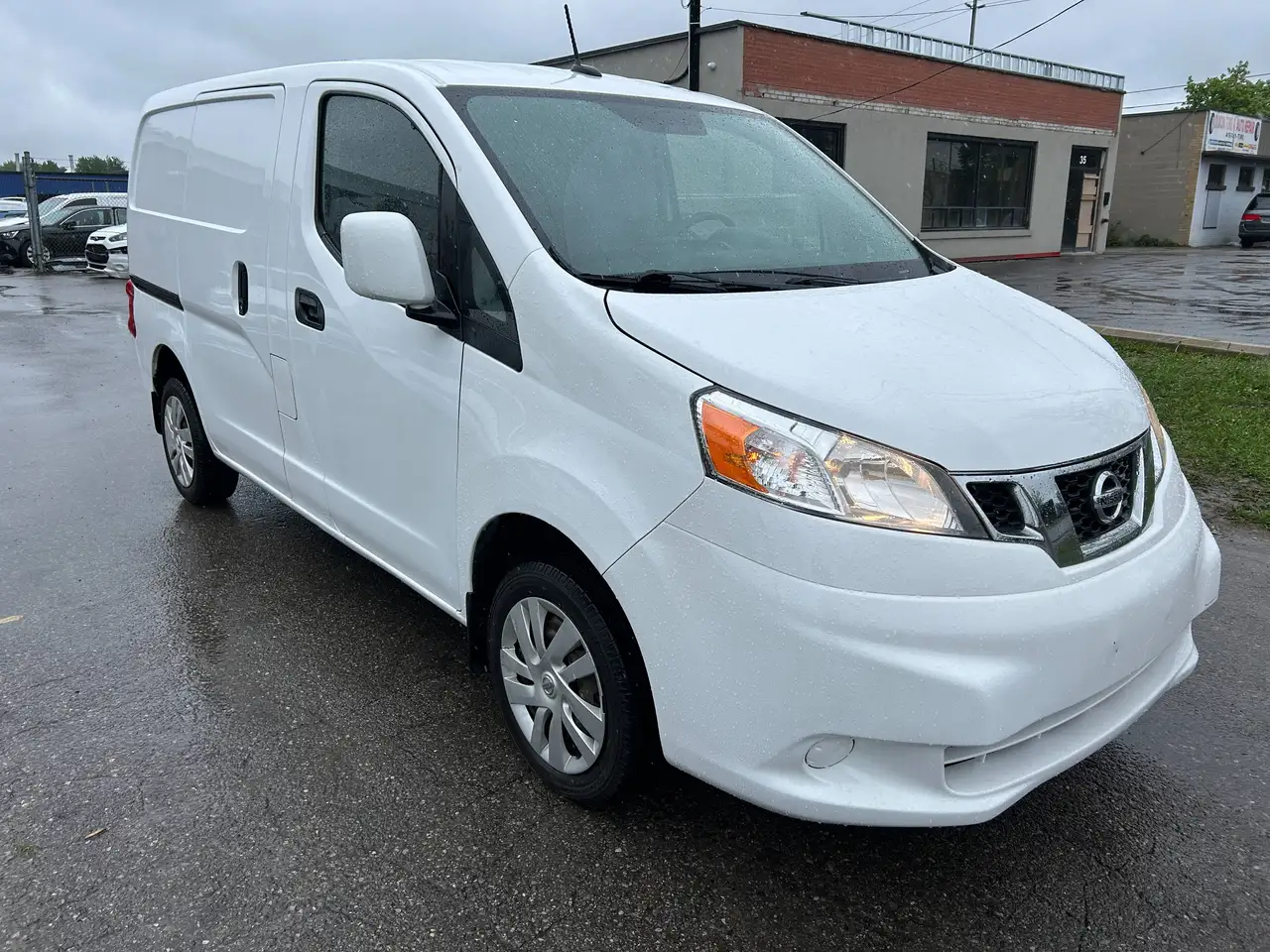 Nissan NV200 снимка Nissan NV200