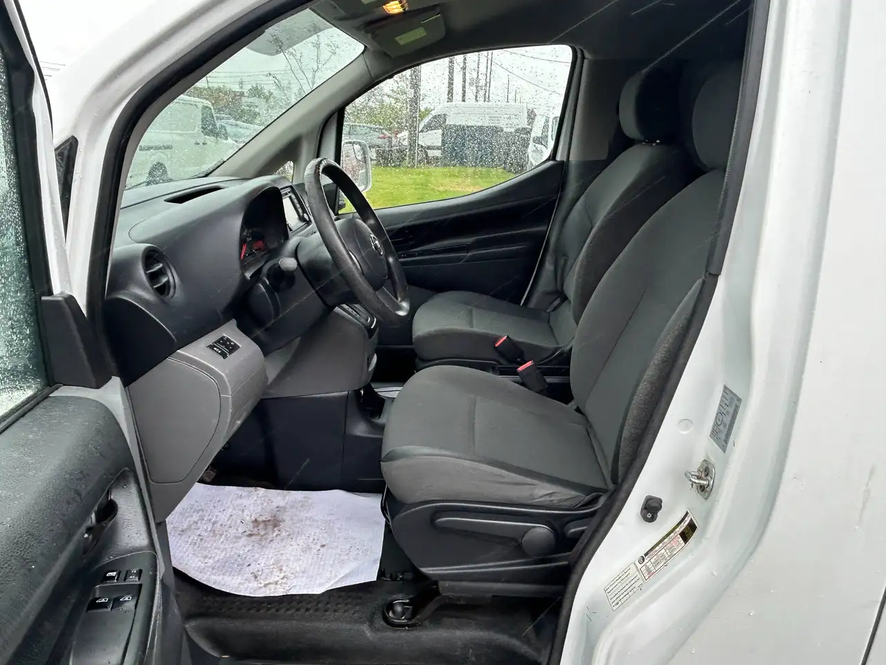Nissan NV200 снимка Nissan NV200