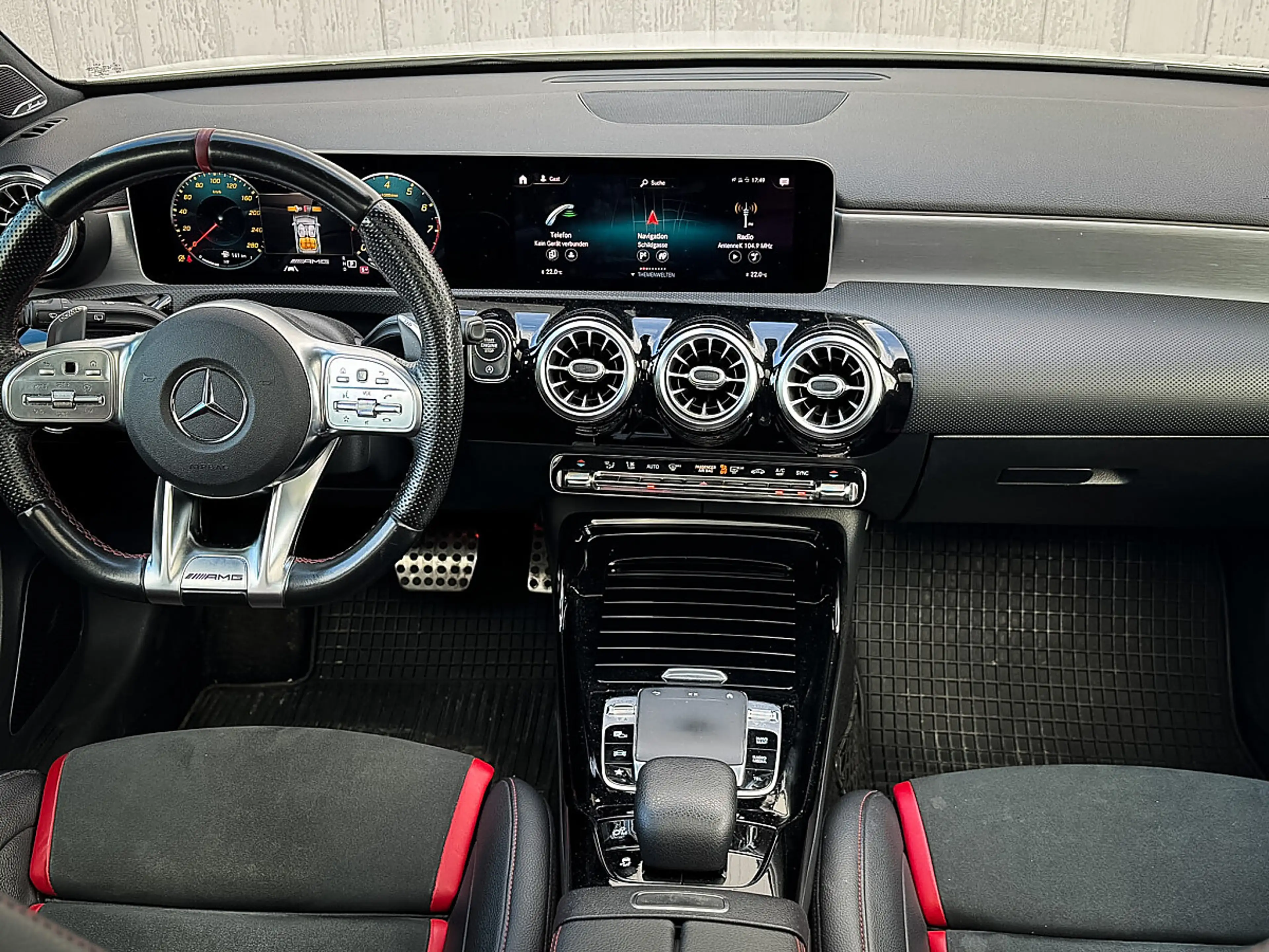 Mercedes-Benz A 35 AMG 4MATIC Aut. — photo 10