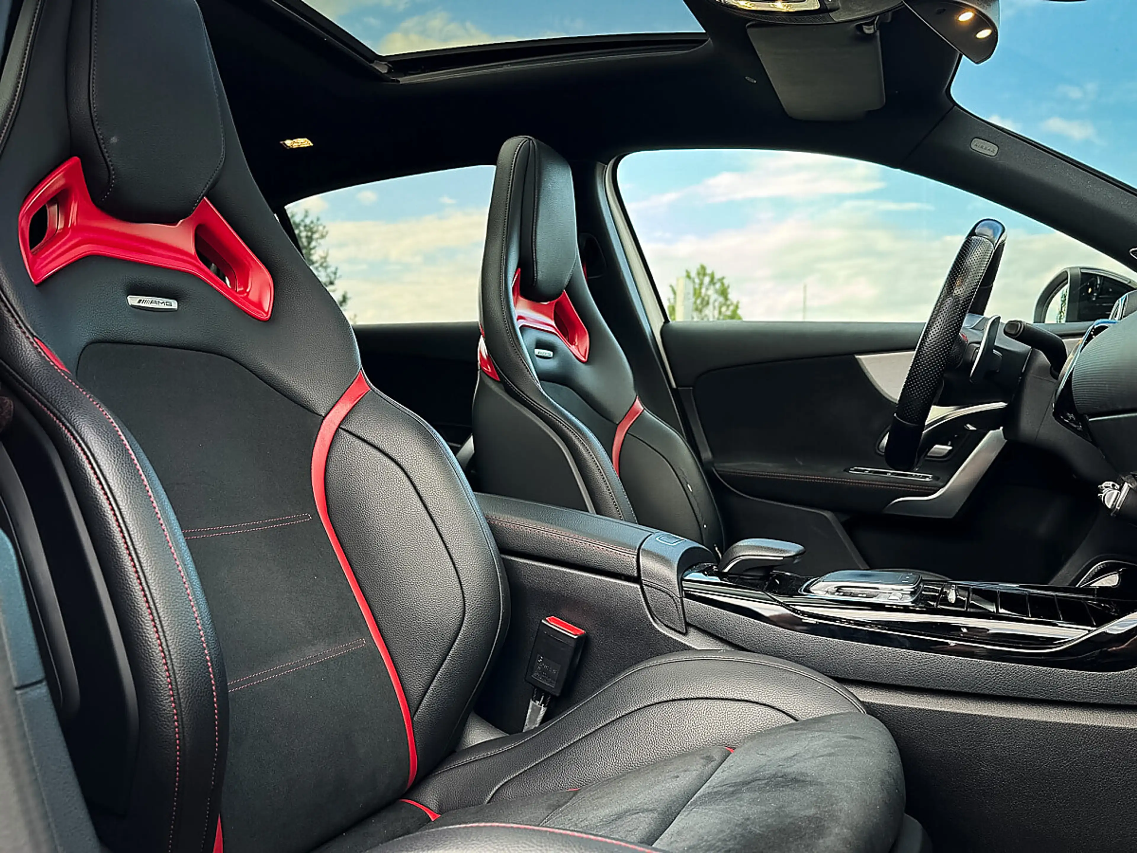 Mercedes-Benz A 35 AMG 4MATIC Aut. — photo 14