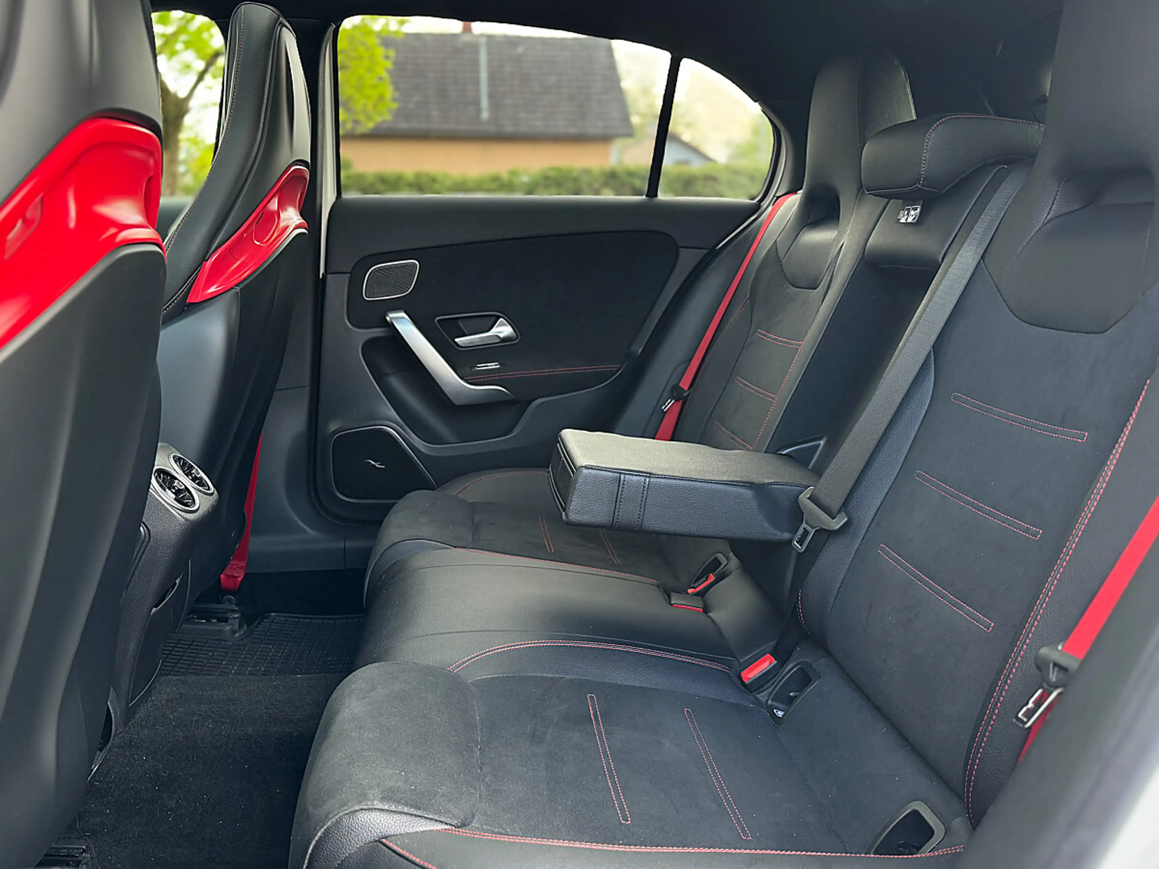 Mercedes-Benz A 35 AMG 4MATIC Aut. — photo 9