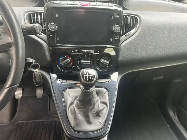 Lancia Ypsilon view 13