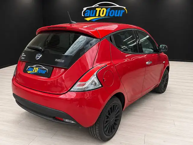 Lancia Ypsilon view 4