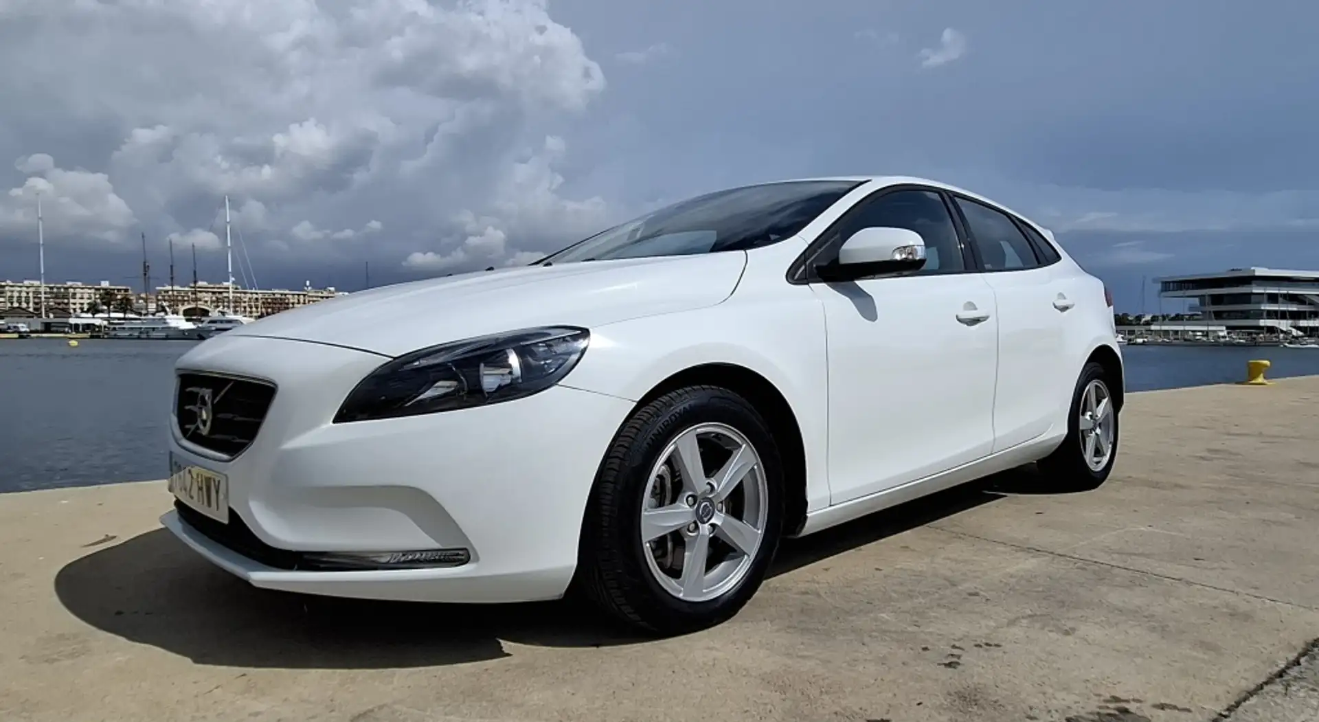 Volvo V40 D3 Momentum 150 Burdeos - 2