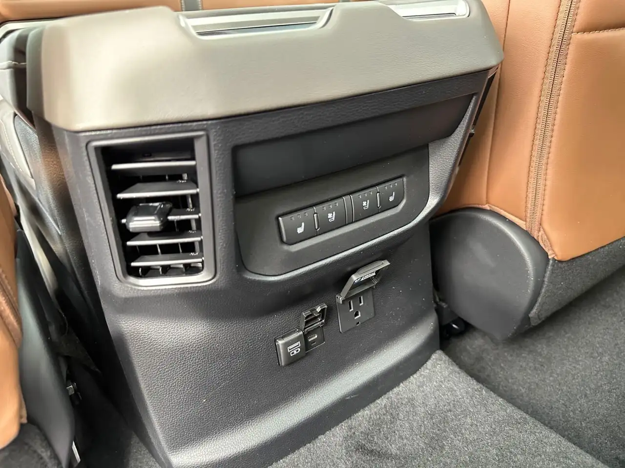 Toyota Tundra снимка Toyota Tundra