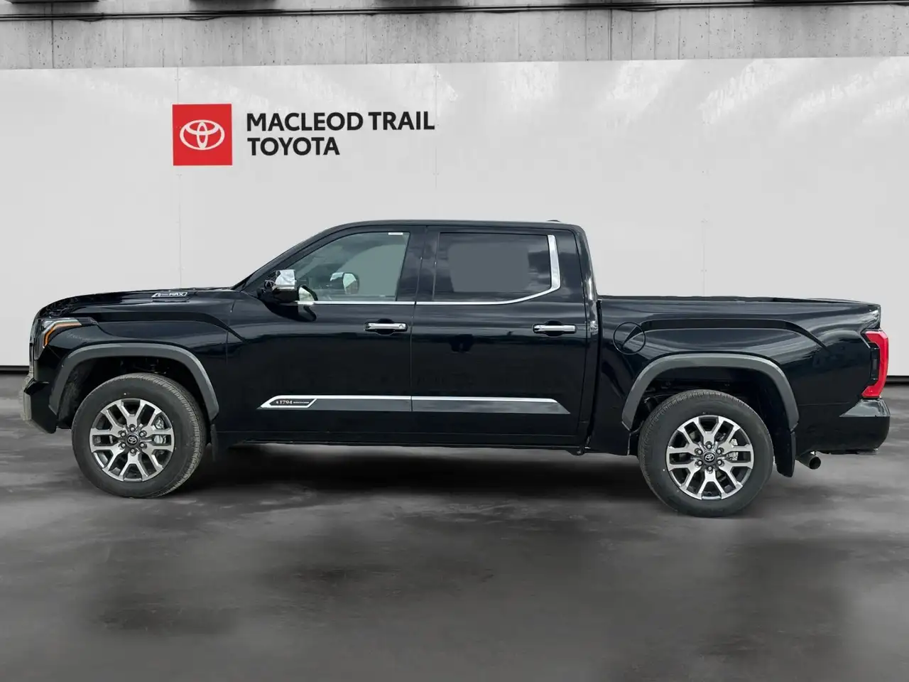 Toyota Tundra снимка Toyota Tundra