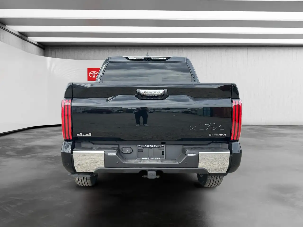 Toyota Tundra снимка Toyota Tundra