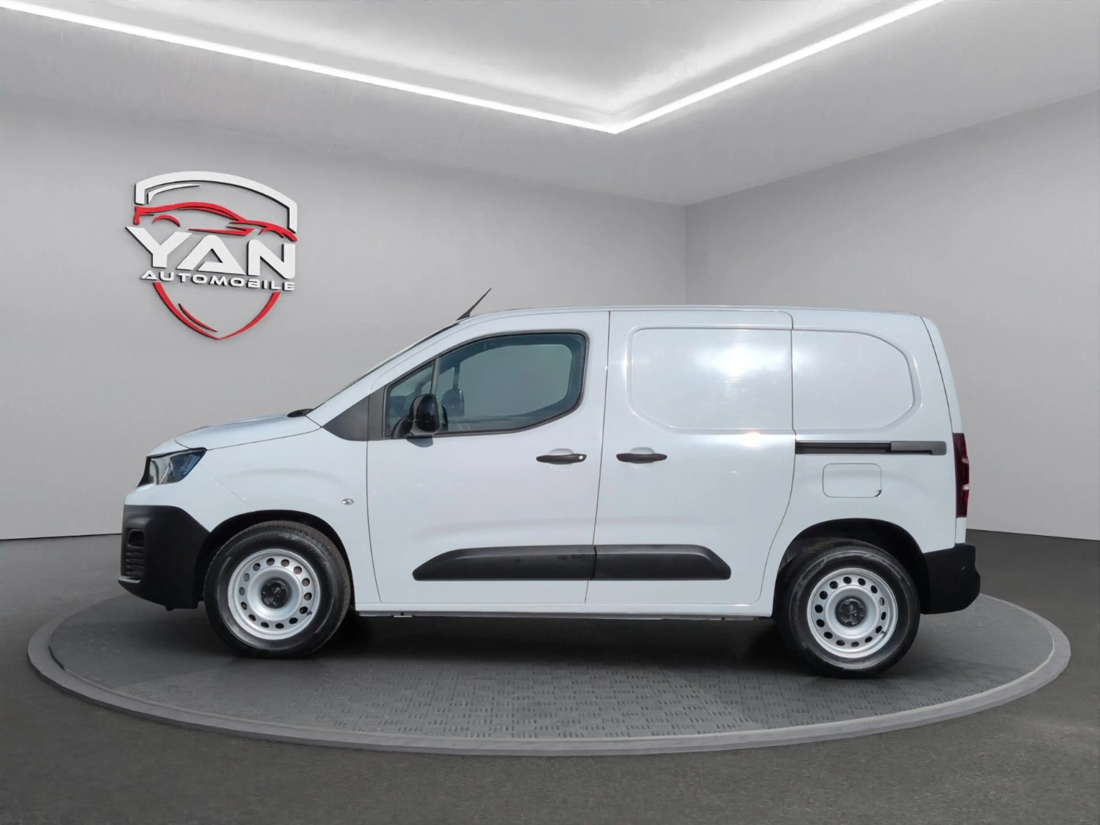 Peugeot Partner L1 1.5 HDI*AHK*NAVI*Kamera*Tempomat*220V — photo 9