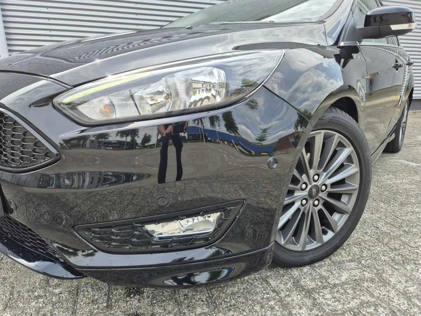 Ford Focus Wagon 92KW Titanium ST-Line navigatie,parkeersenso Чорний - 2