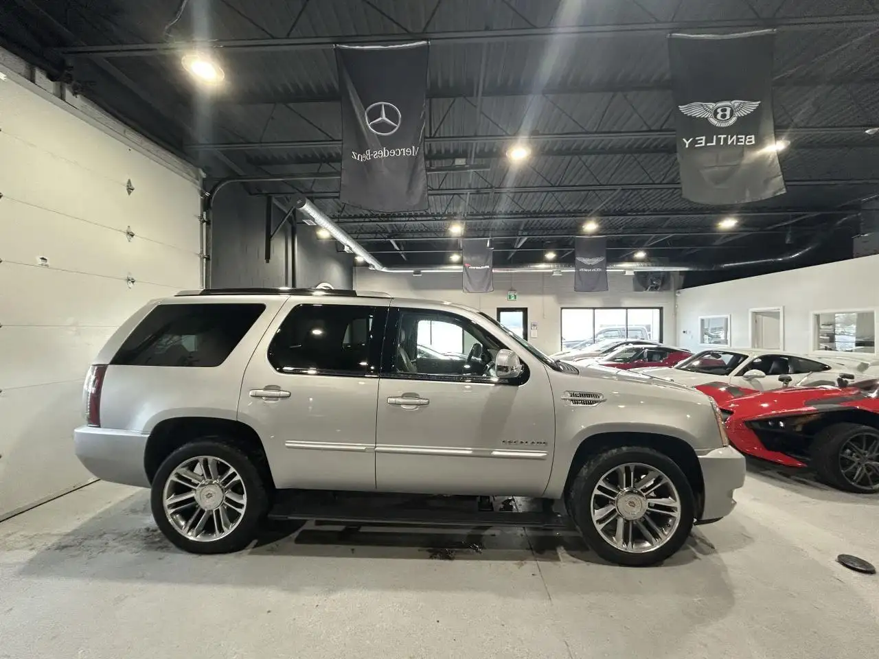 Cadillac Escalade снимка Cadillac Escalade