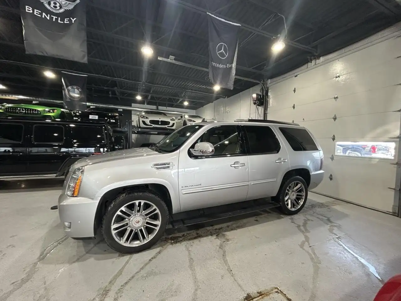 Cadillac Escalade снимка Cadillac Escalade