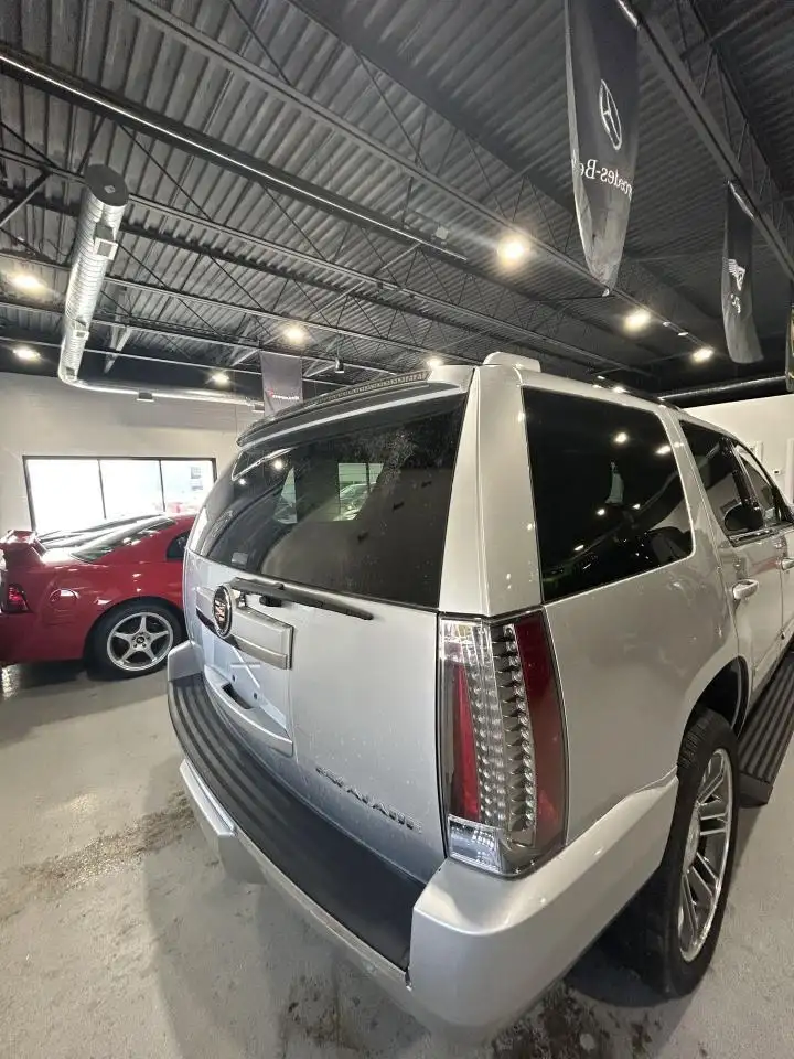 Cadillac Escalade снимка Cadillac Escalade