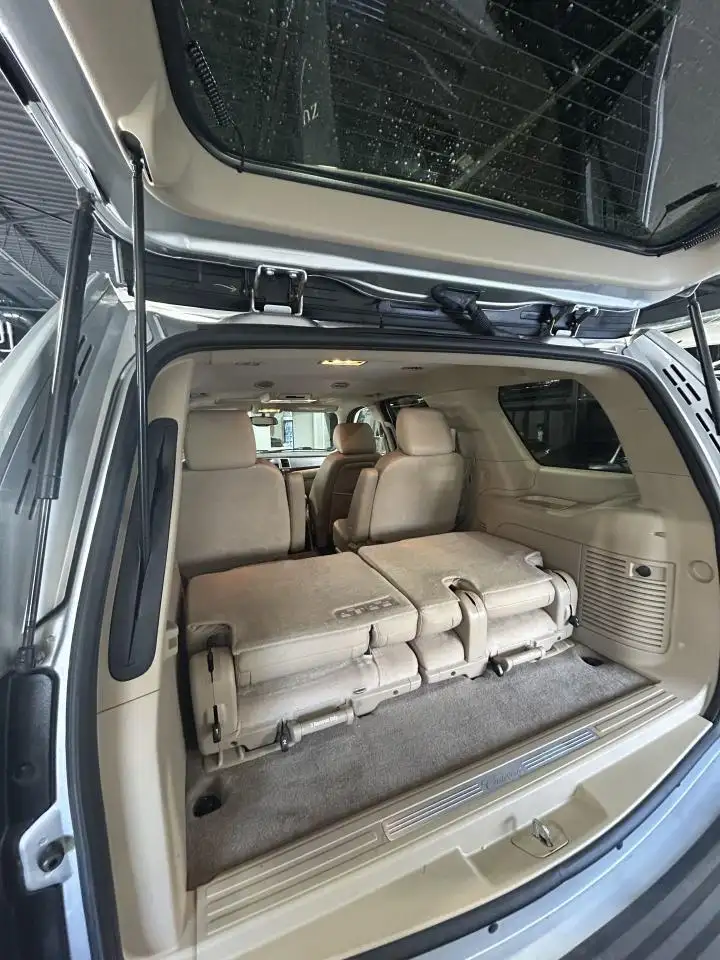 Cadillac Escalade снимка Cadillac Escalade