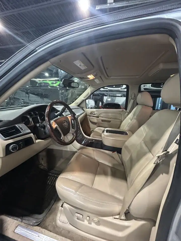 Cadillac Escalade снимка Cadillac Escalade