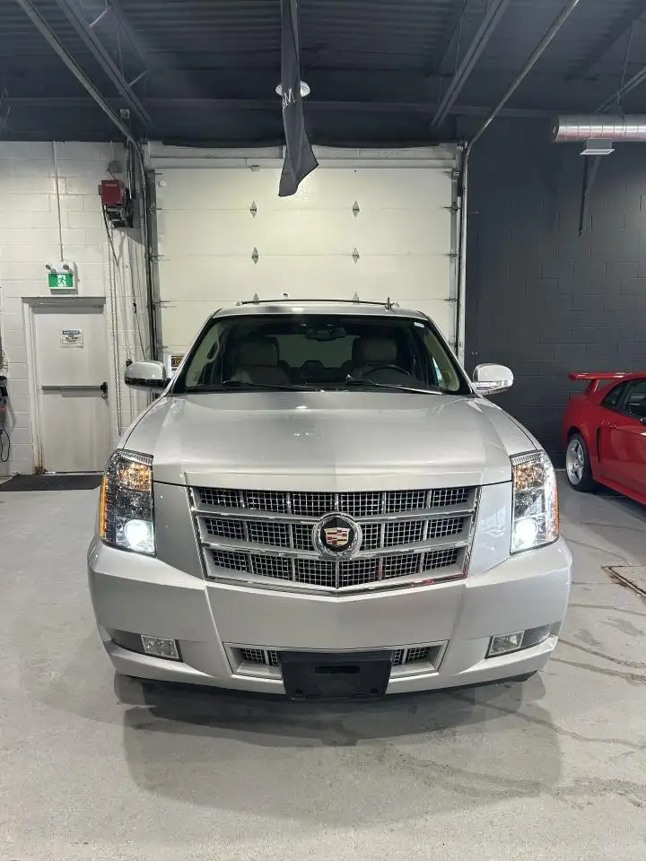 Cadillac Escalade снимка Cadillac Escalade