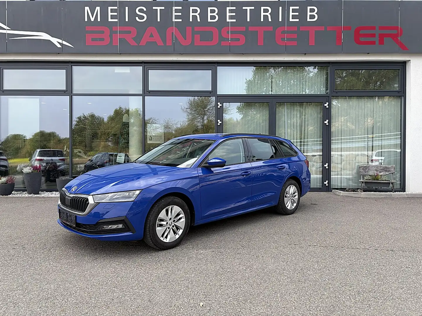 Skoda Octavia Combi 2,0 TDI Ambition DSG Blau - 1