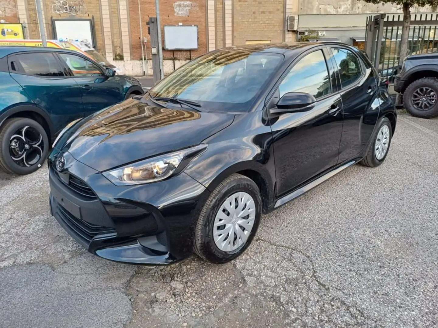 Toyota Yaris 1500 HYBRID 5P ACTIVE AUTOM CAMERA CARPLAY ITALIA Schwarz - 1