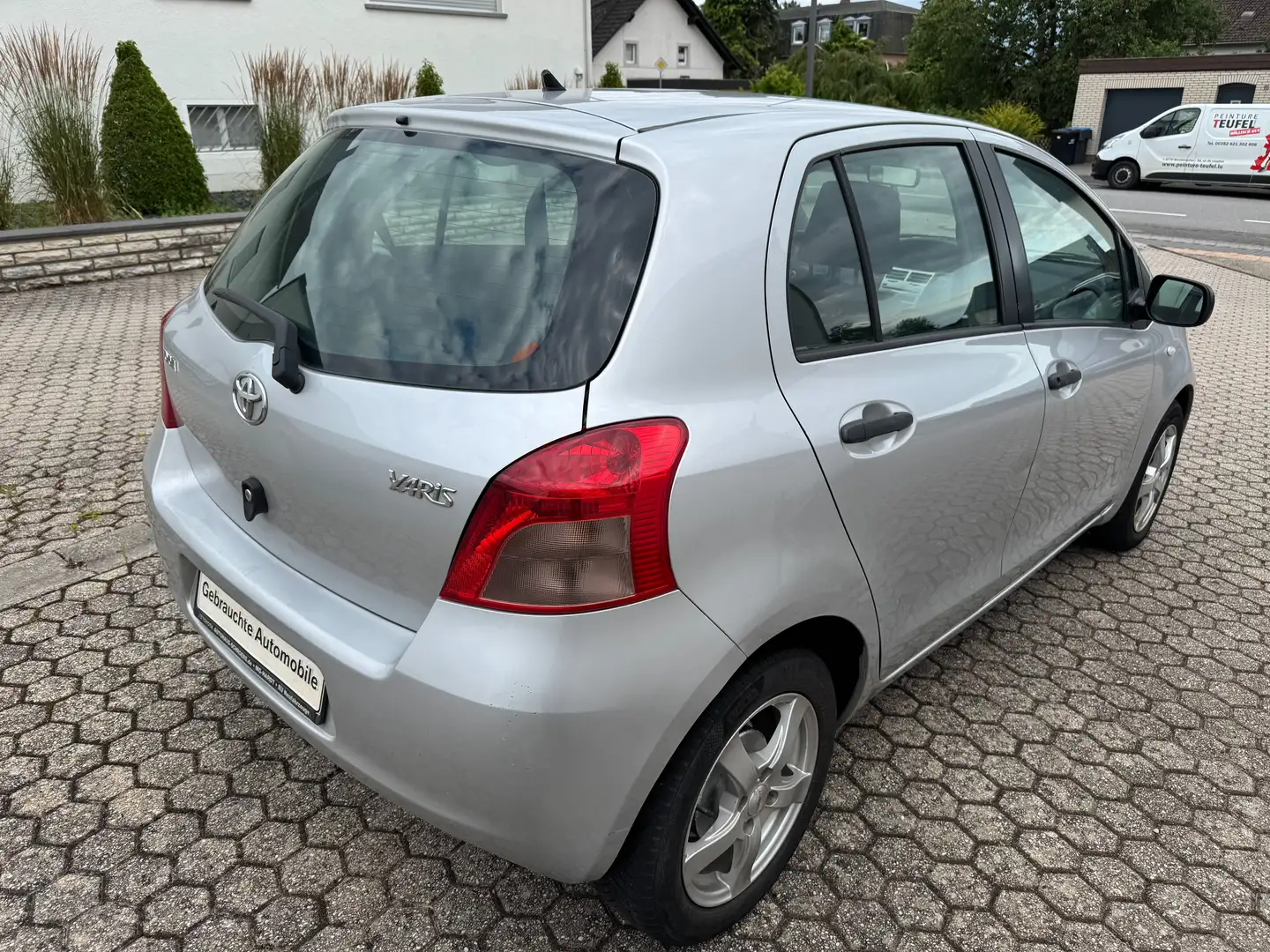 Toyota Yaris 1.3 VVT-i Sol*2 Hand*Klima*TÜV neue Silber - 2