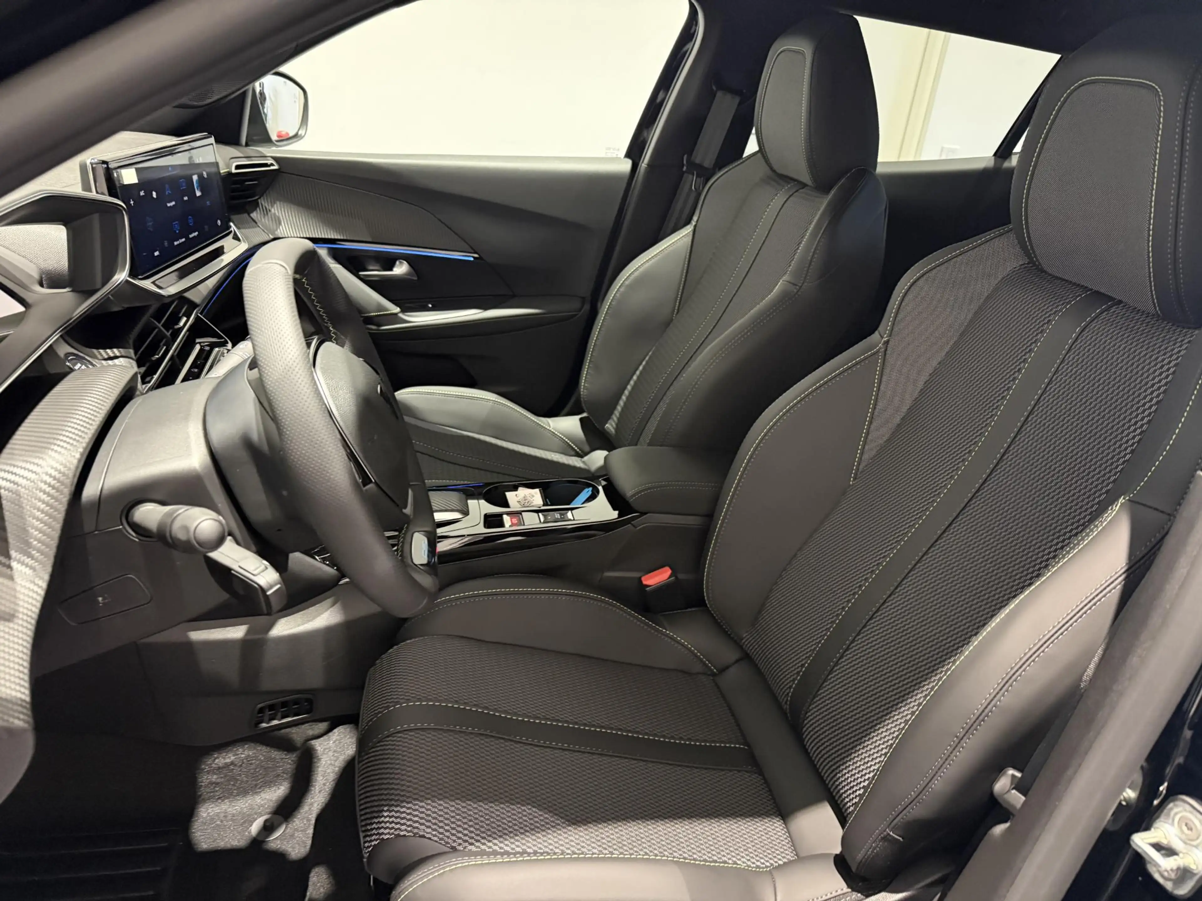 Peugeot 2008 1.2 Hybrid 145 GT | 21% AKTIE ! | APPLE CARPLAY & — photo 8