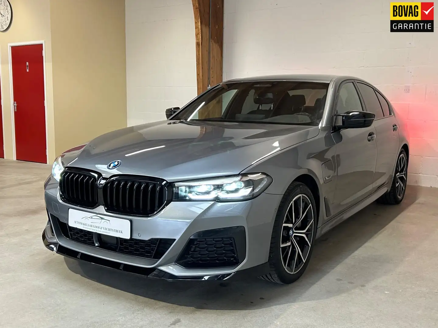 BMW 530 5-serie 530e xDrive M-Sport - Trekhaak - Camera - Grijs - 1