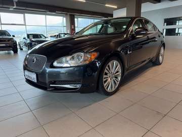 XF 3.0 D V6 Luxury