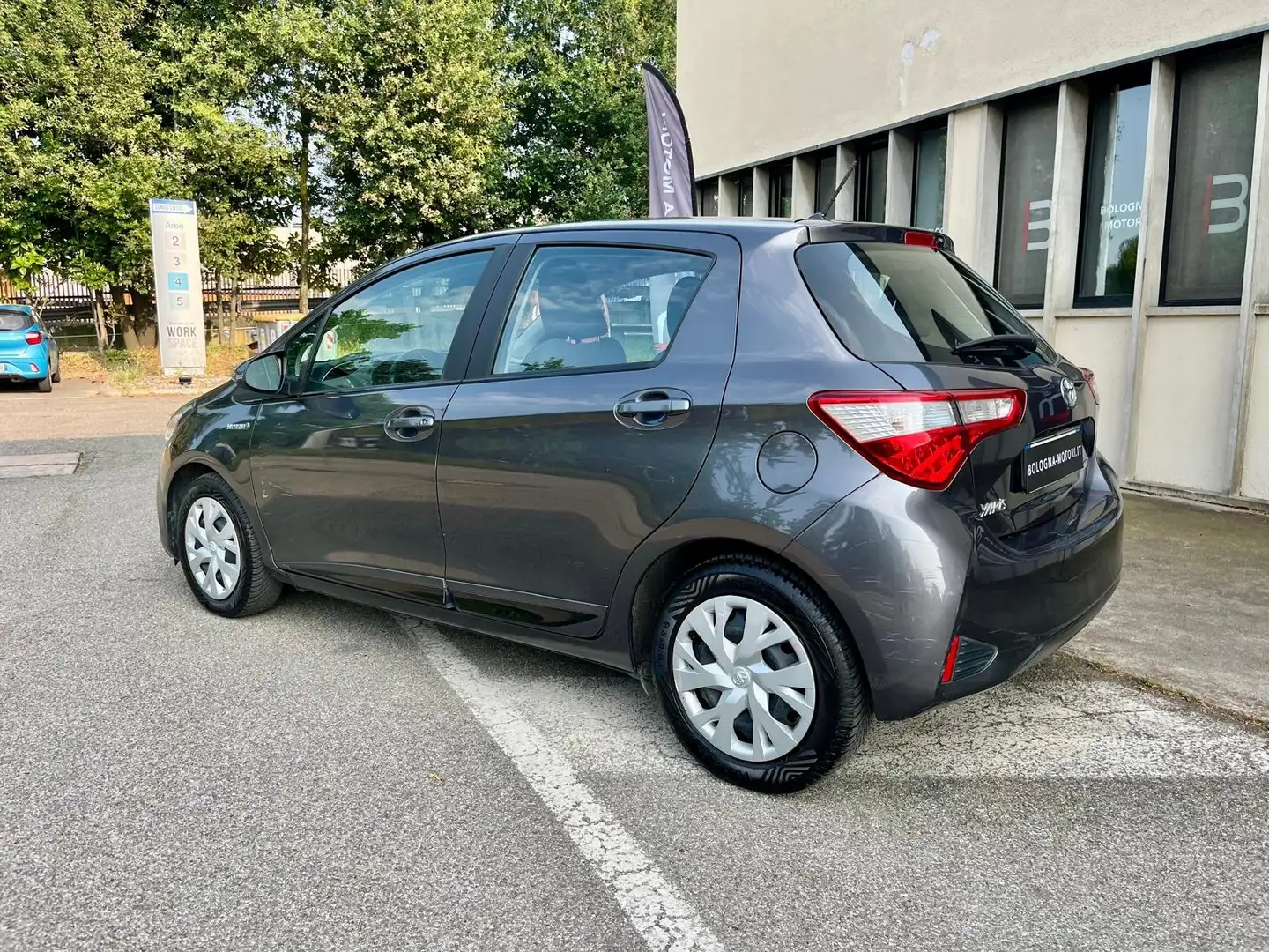 Toyota Yaris Grigio - 2