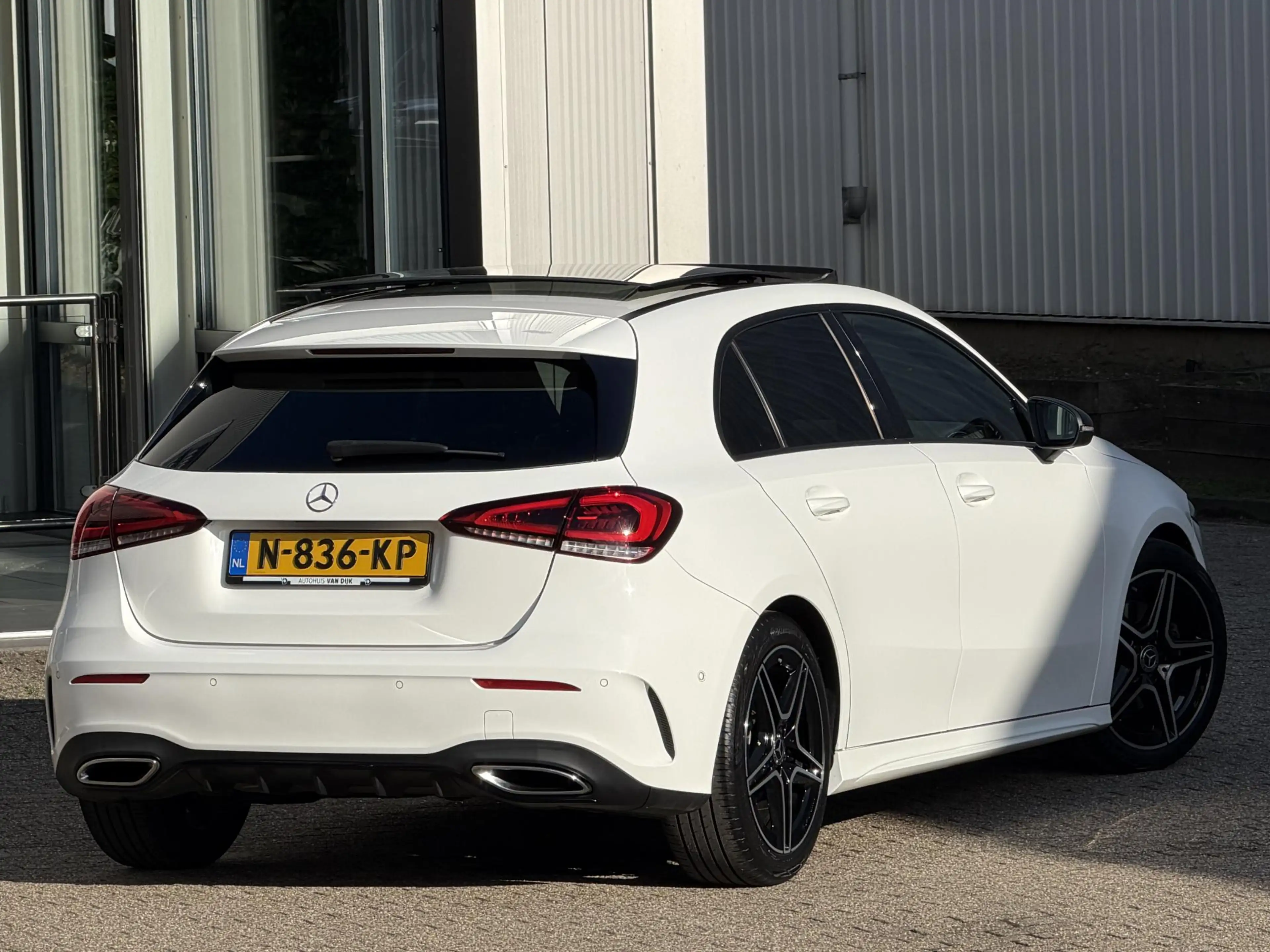 Mercedes-Benz A 180 Premium AMG Line | Pano-Dak/Sfeer/Camera/18-inch — photo 20