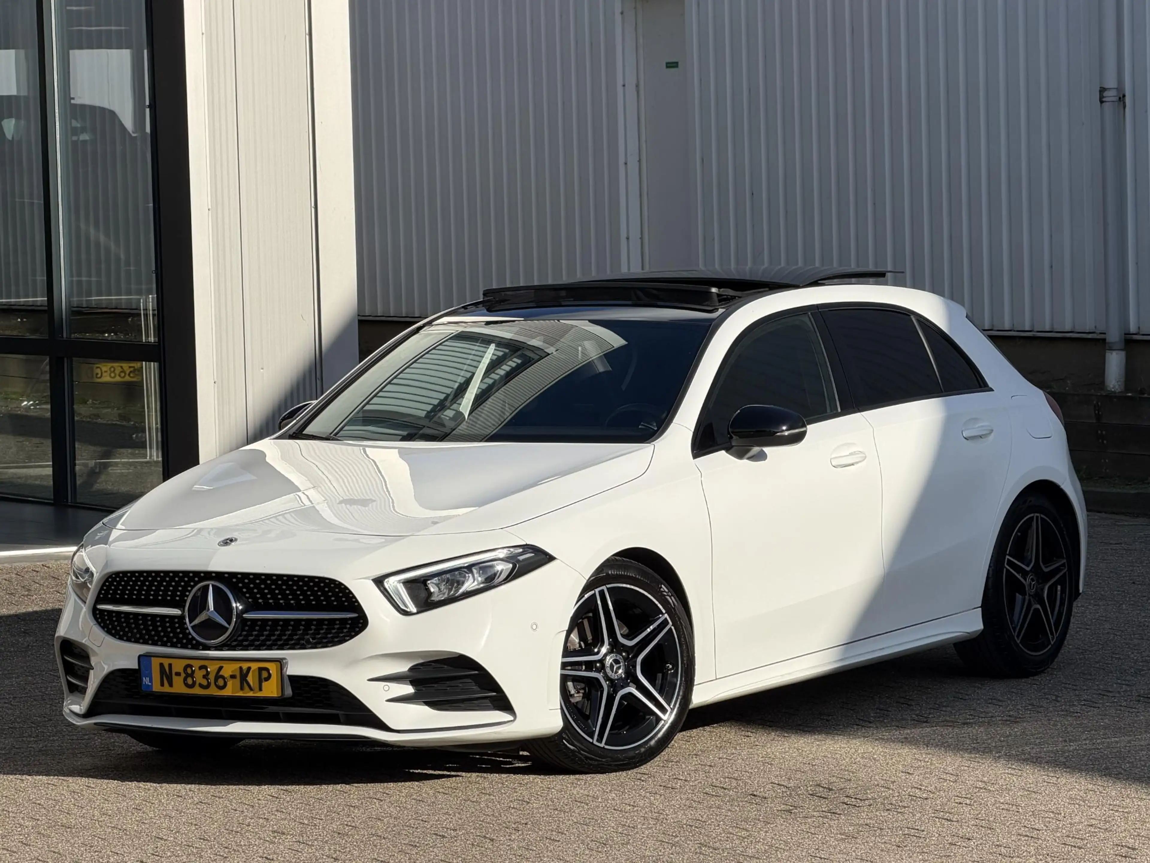 Mercedes-Benz A 180 Premium AMG Line | Pano-Dak/Sfeer/Camera/18-inch — photo 19