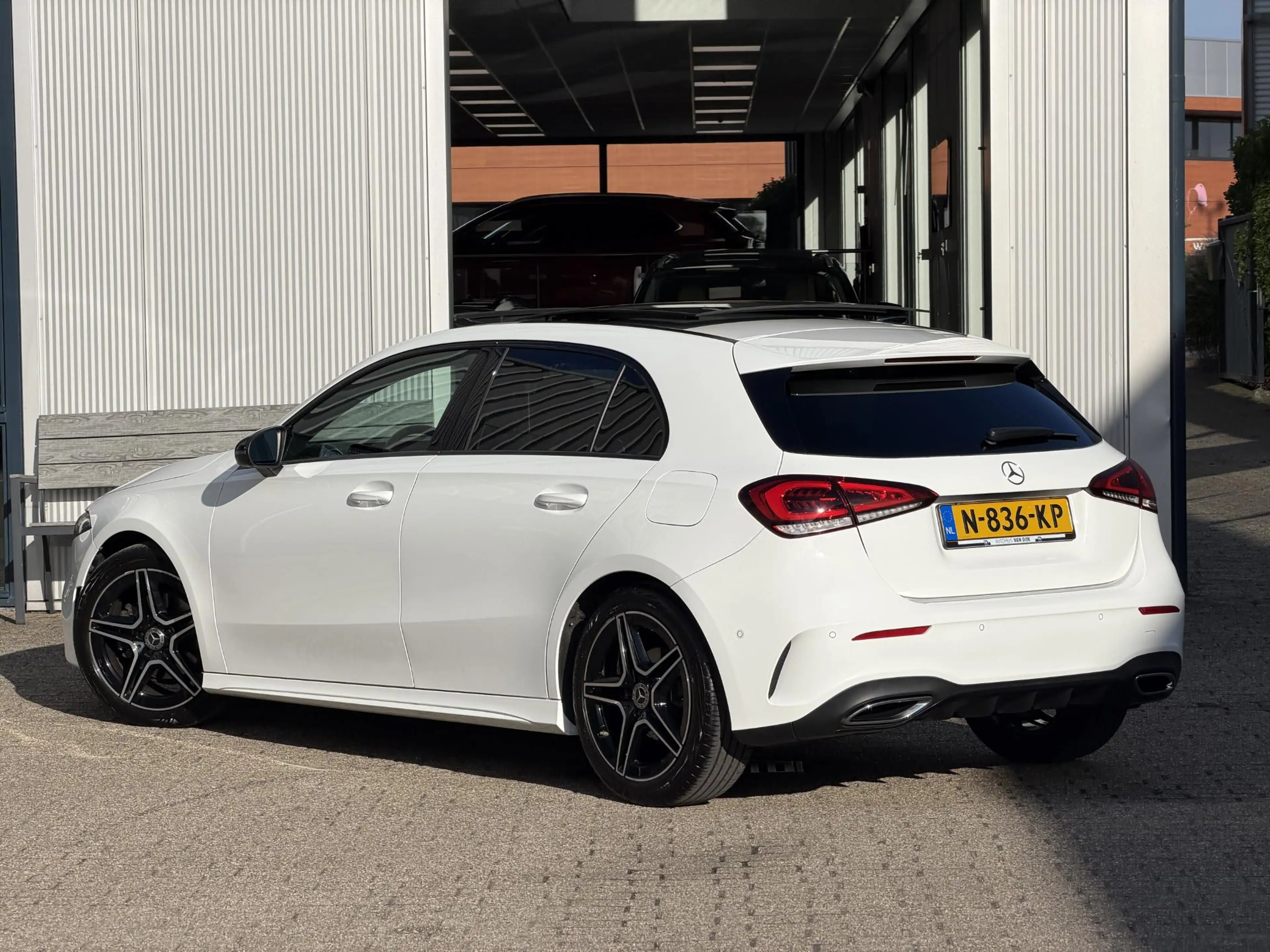 Mercedes-Benz A 180 Premium AMG Line | Pano-Dak/Sfeer/Camera/18-inch — photo 26