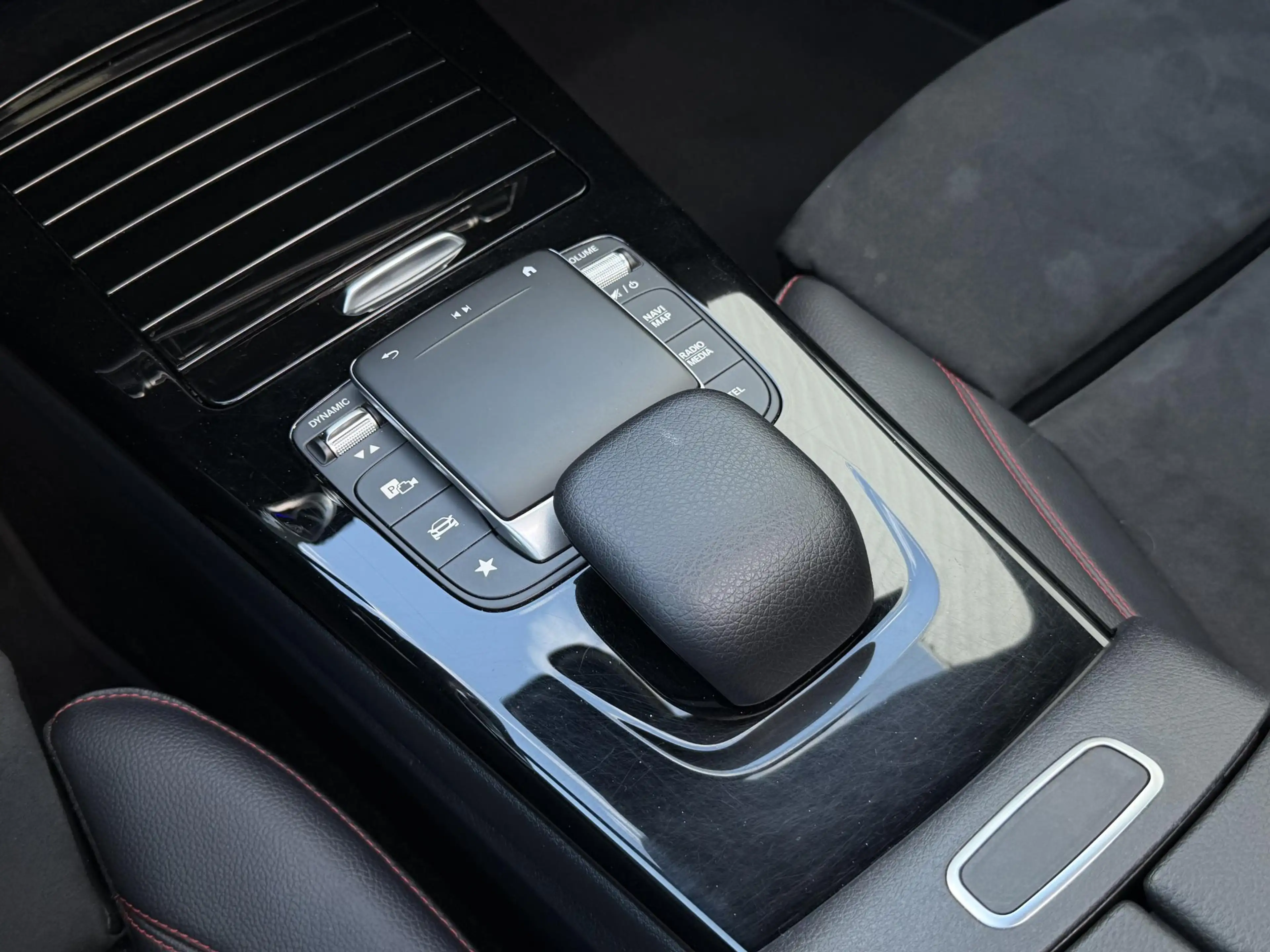 Mercedes-Benz A 180 Premium AMG Line | Pano-Dak/Sfeer/Camera/18-inch — photo 22