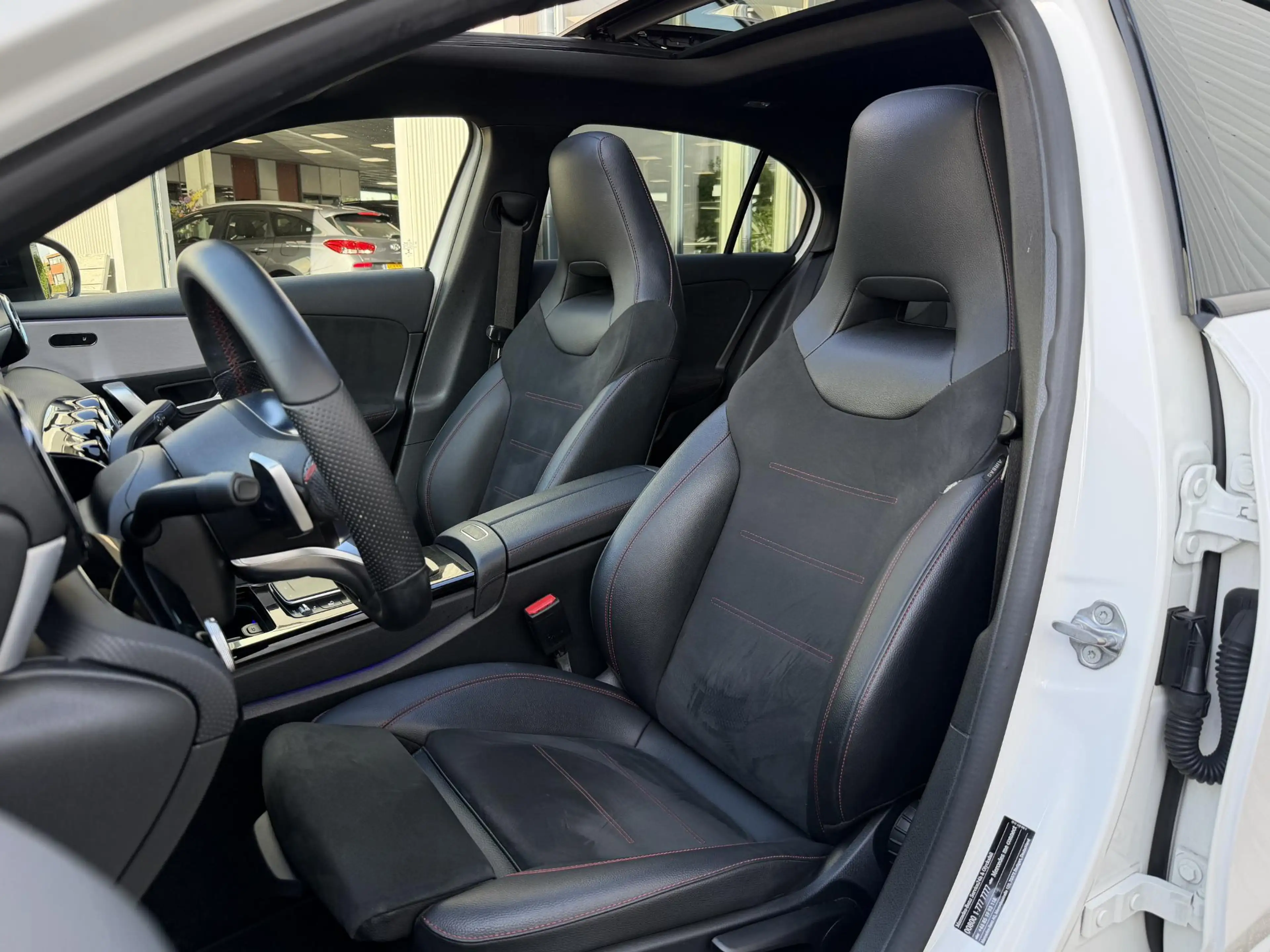 Mercedes-Benz A 180 Premium AMG Line | Pano-Dak/Sfeer/Camera/18-inch — photo 5