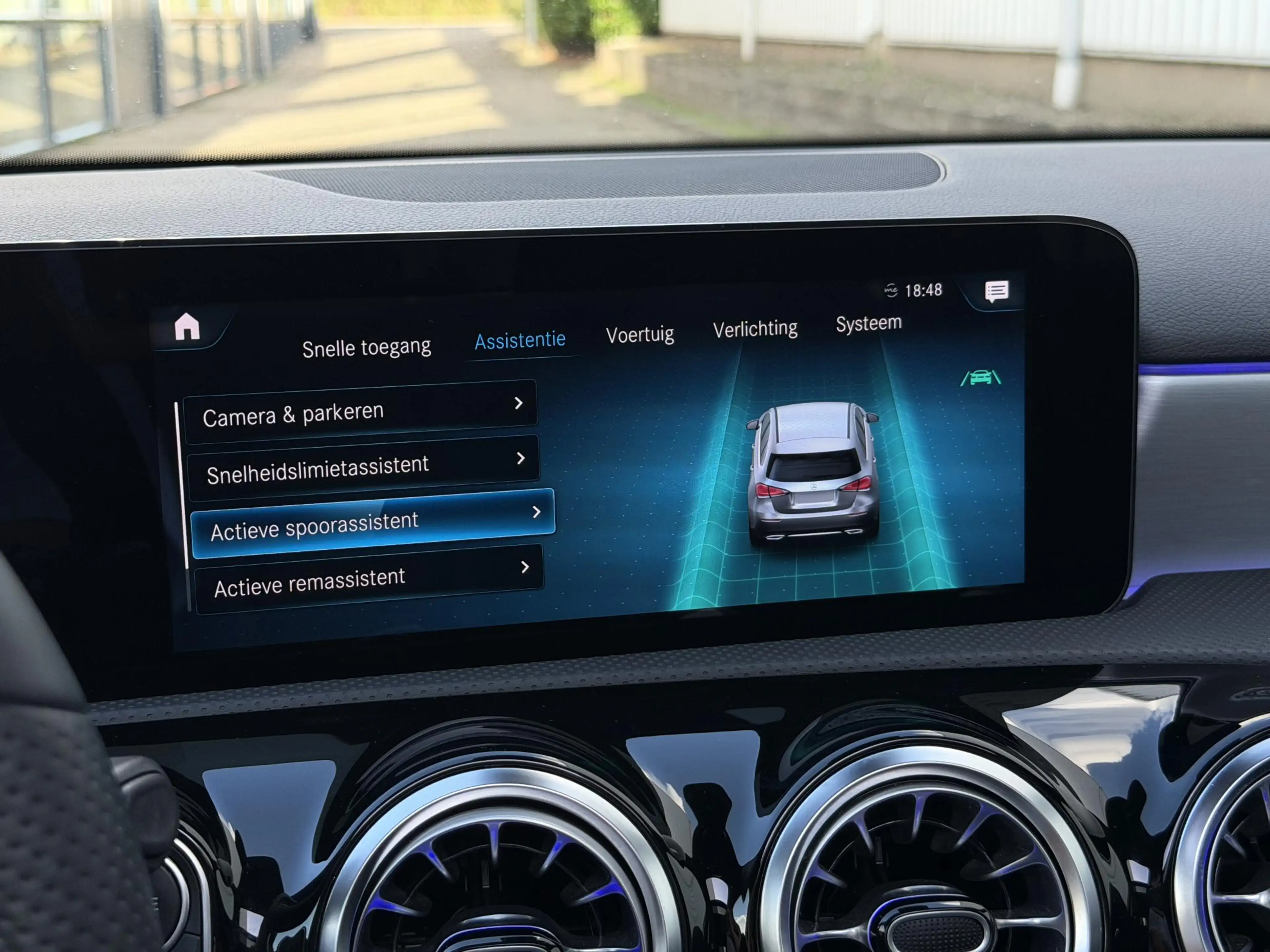 Mercedes-Benz A 180 Premium AMG Line | Pano-Dak/Sfeer/Camera/18-inch — photo 40