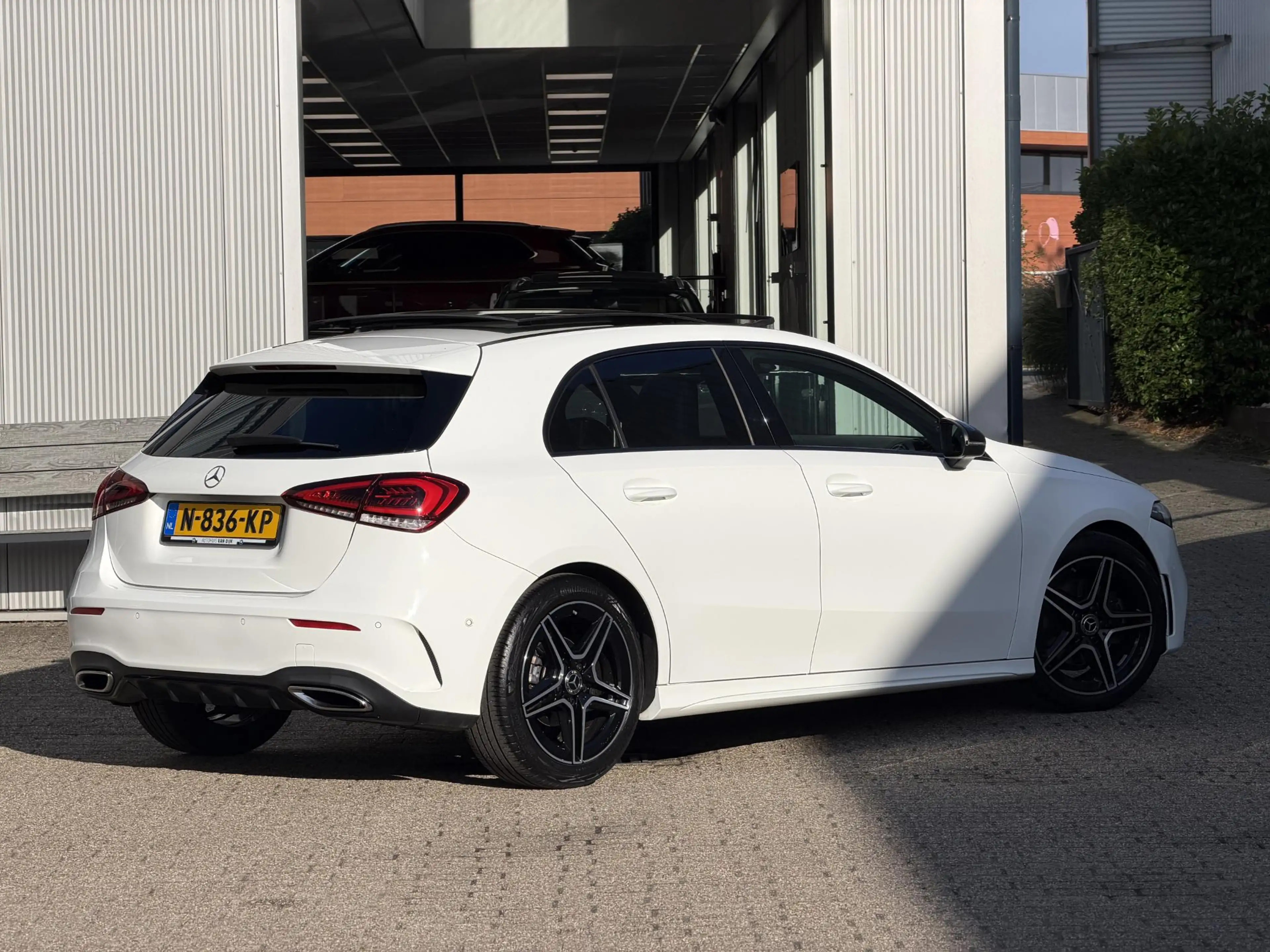 Mercedes-Benz A 180 Premium AMG Line | Pano-Dak/Sfeer/Camera/18-inch — photo 2