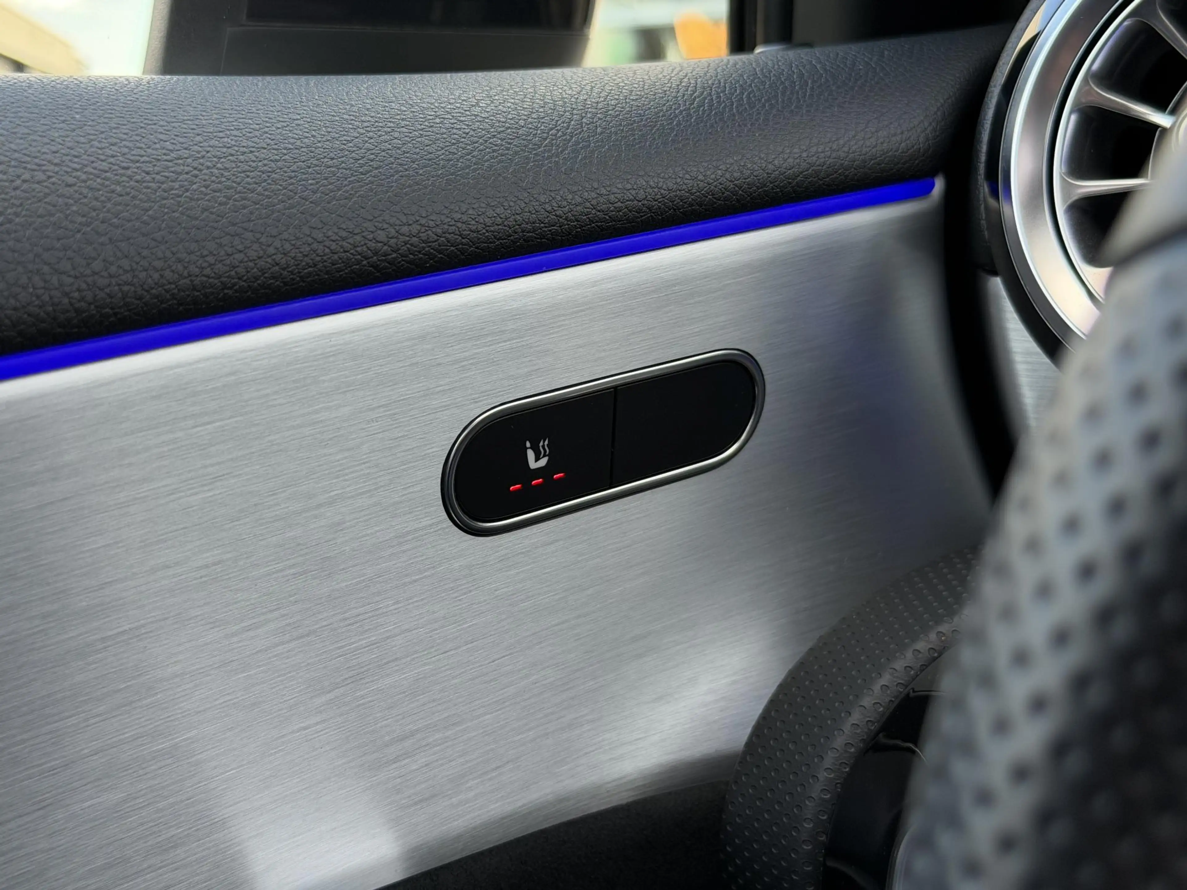 Mercedes-Benz A 180 Premium AMG Line | Pano-Dak/Sfeer/Camera/18-inch — photo 29