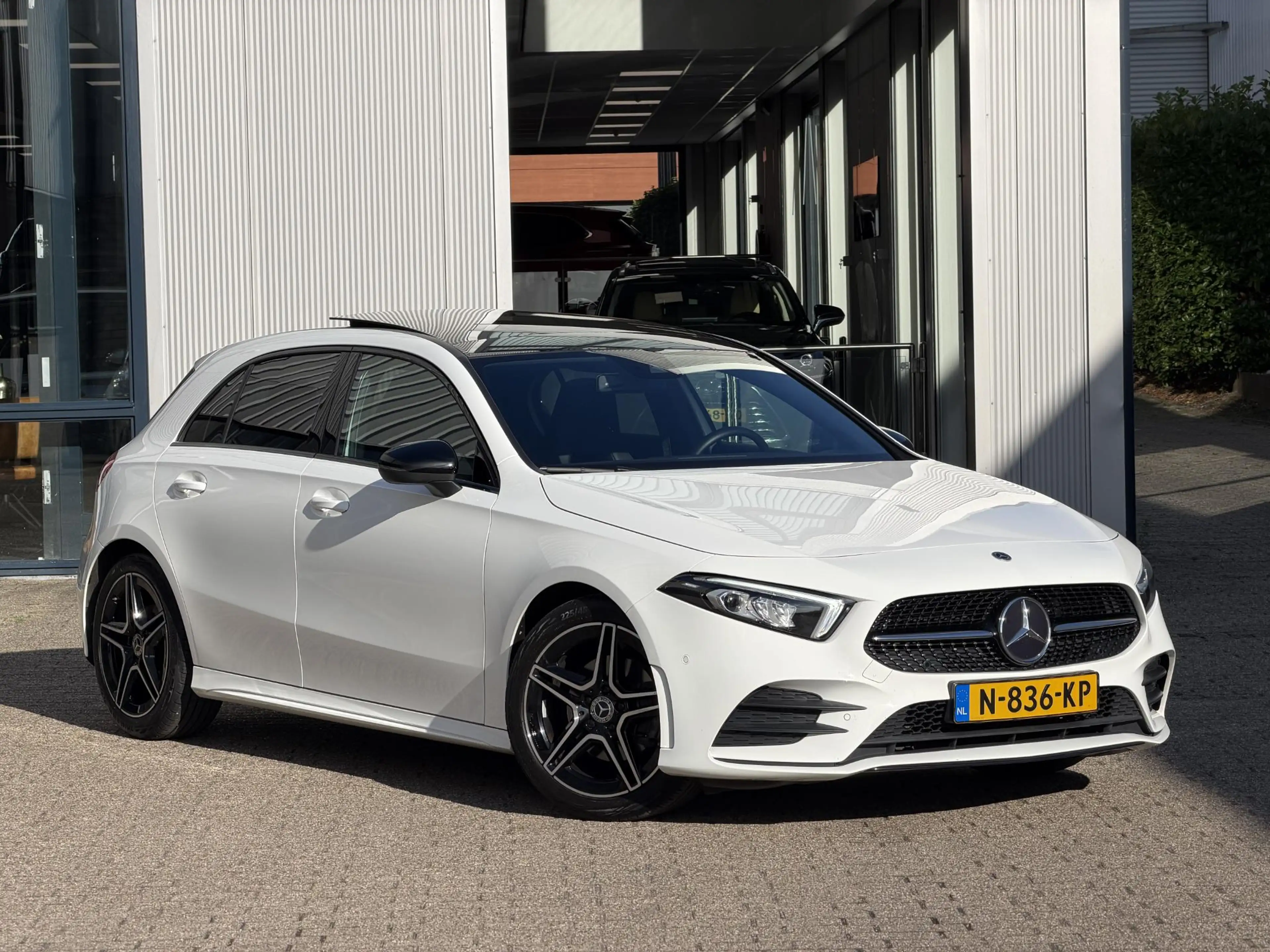Mercedes-Benz A 180 Premium AMG Line | Pano-Dak/Sfeer/Camera/18-inch — photo 24