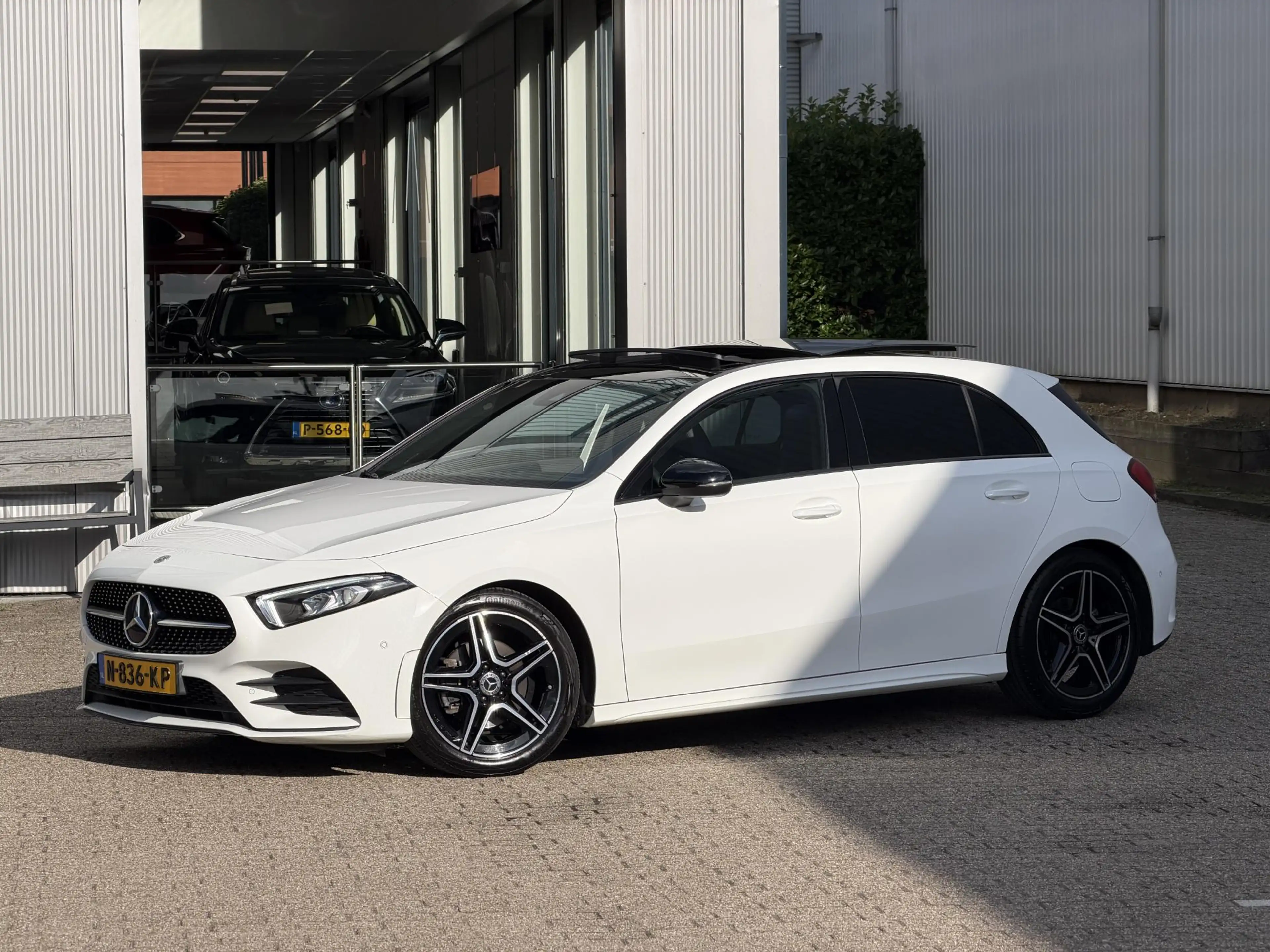 Mercedes-Benz A 180 Premium AMG Line | Pano-Dak/Sfeer/Camera/18-inch — photo 16