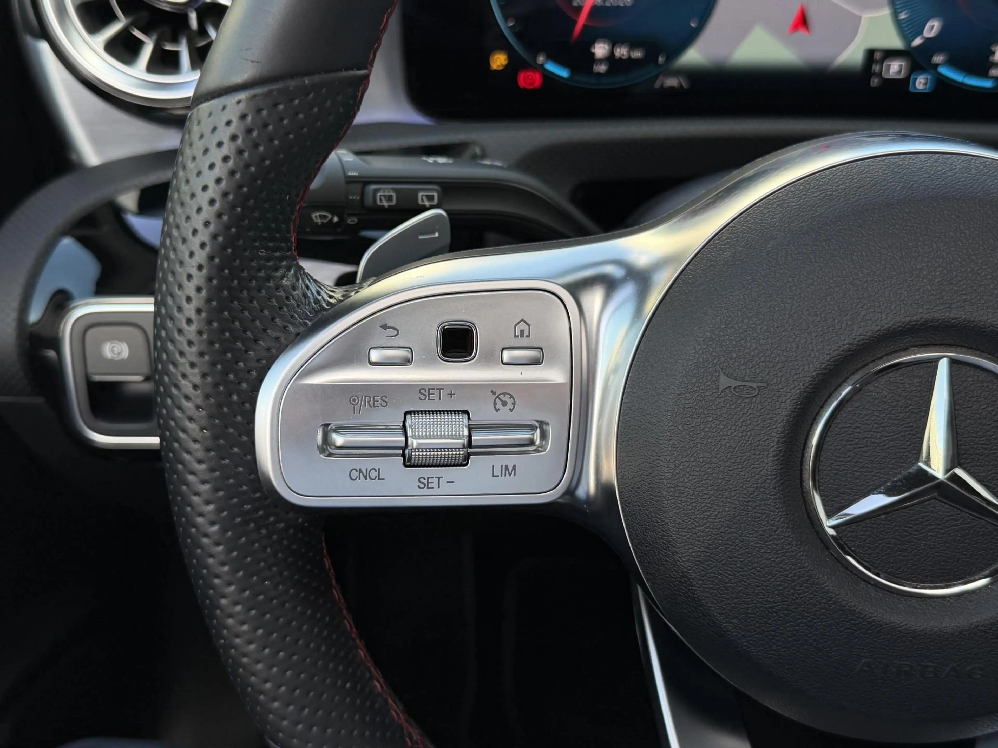 Mercedes-Benz A 180 Premium AMG Line | Pano-Dak/Sfeer/Camera/18-inch — photo 7