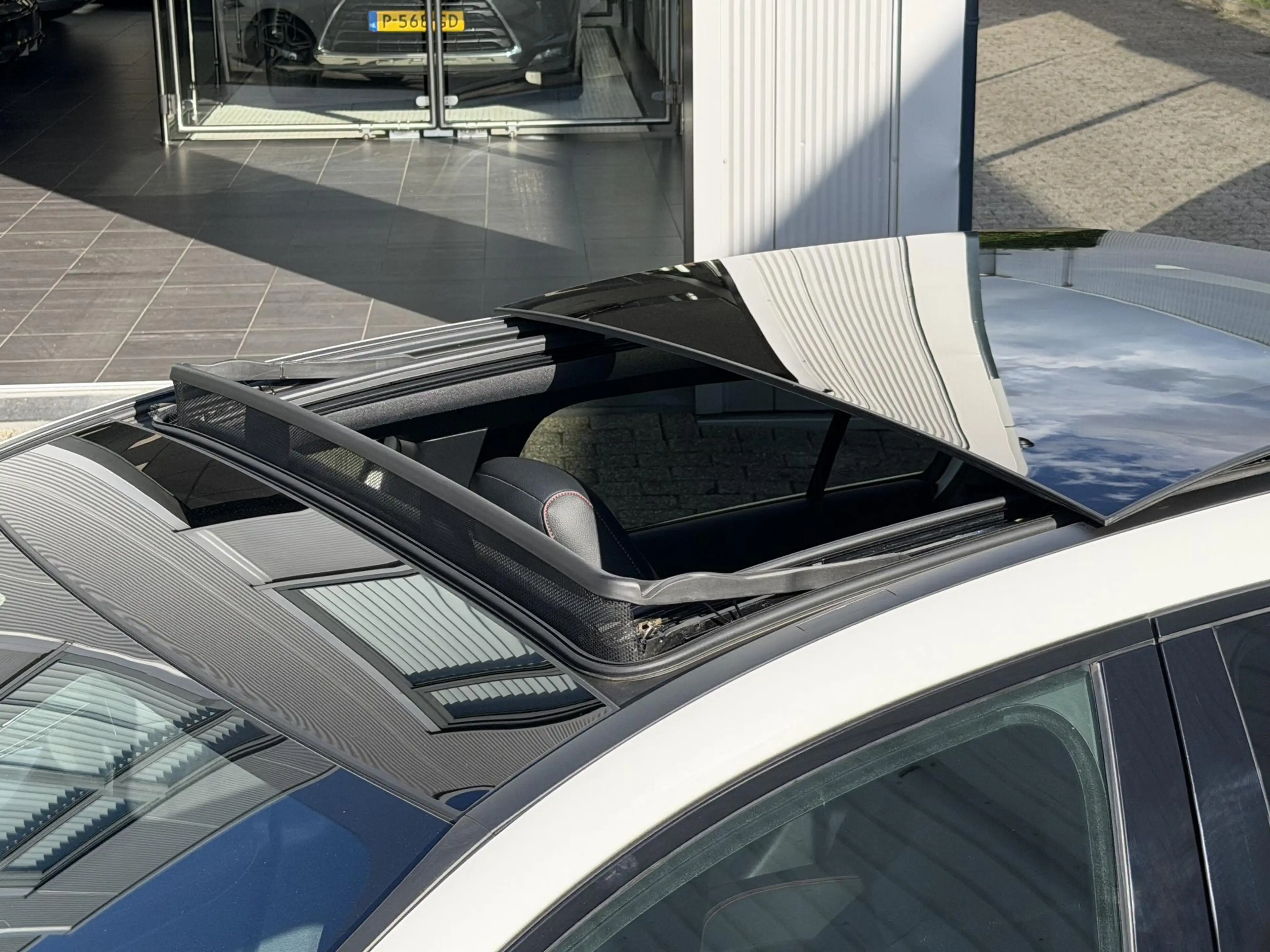 Mercedes-Benz A 180 Premium AMG Line | Pano-Dak/Sfeer/Camera/18-inch — photo 15