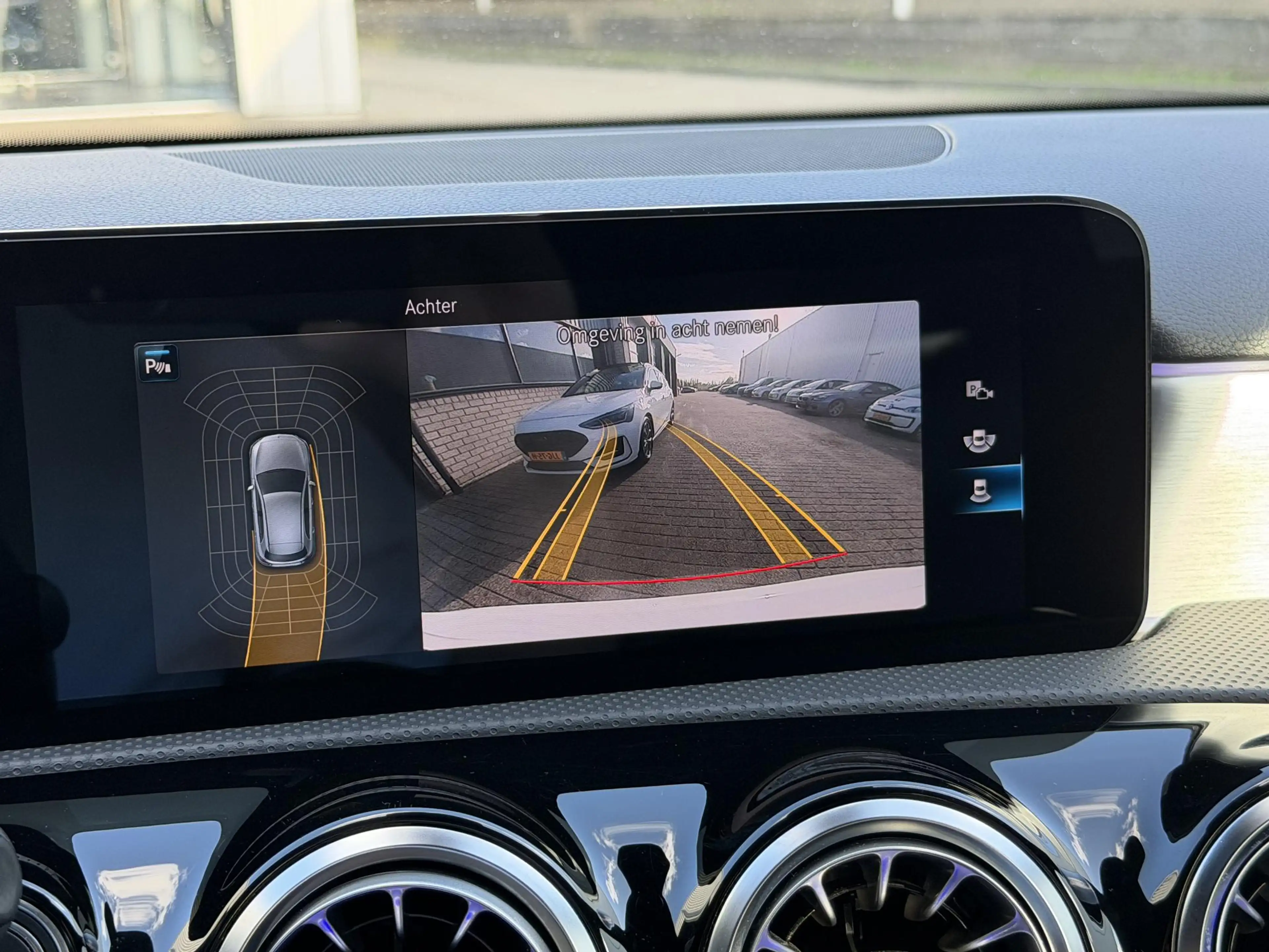 Mercedes-Benz A 180 Premium AMG Line | Pano-Dak/Sfeer/Camera/18-inch — photo 27