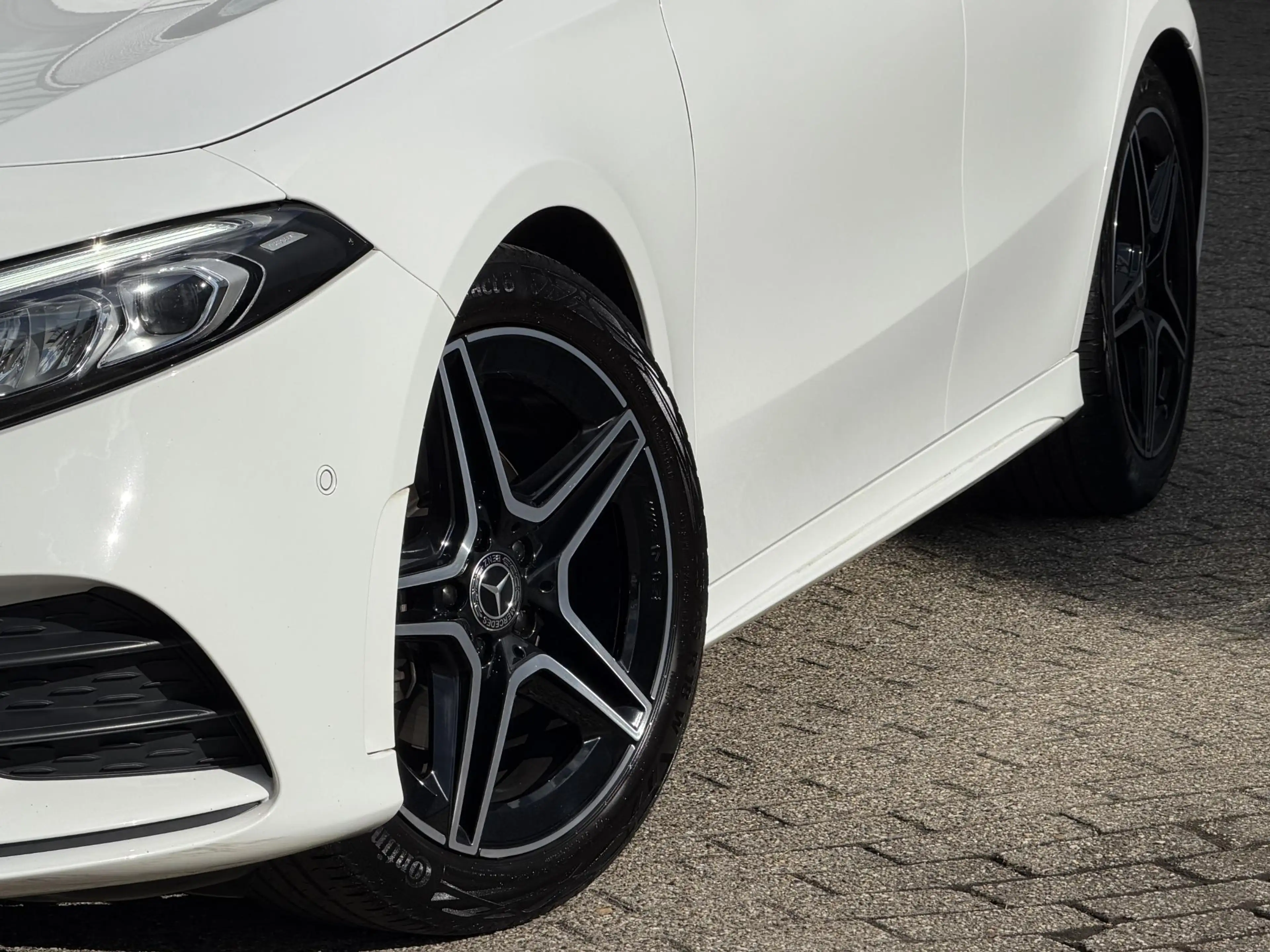 Mercedes-Benz A 180 Premium AMG Line | Pano-Dak/Sfeer/Camera/18-inch — photo 9