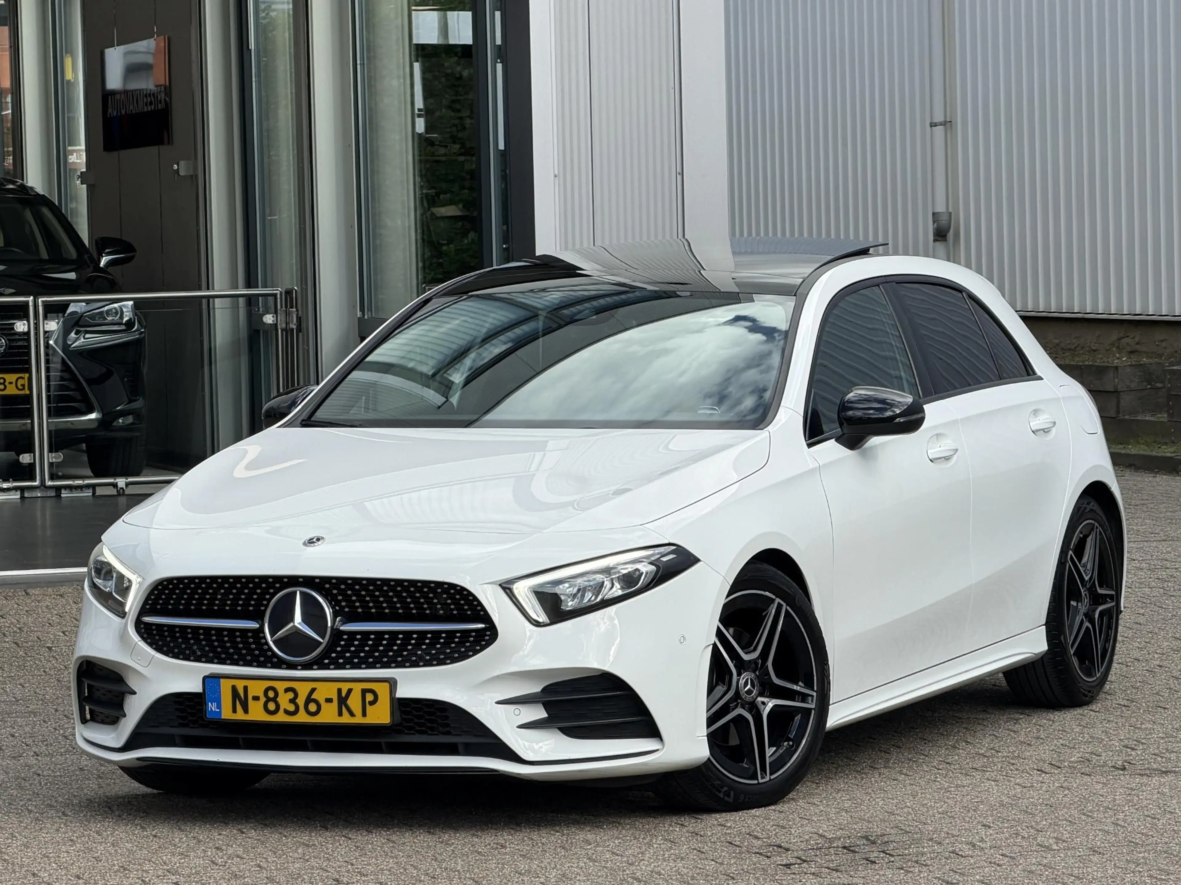 Mercedes-Benz A 180 Premium AMG Line | Pano-Dak/Sfeer/Camera/18-inch — photo 4