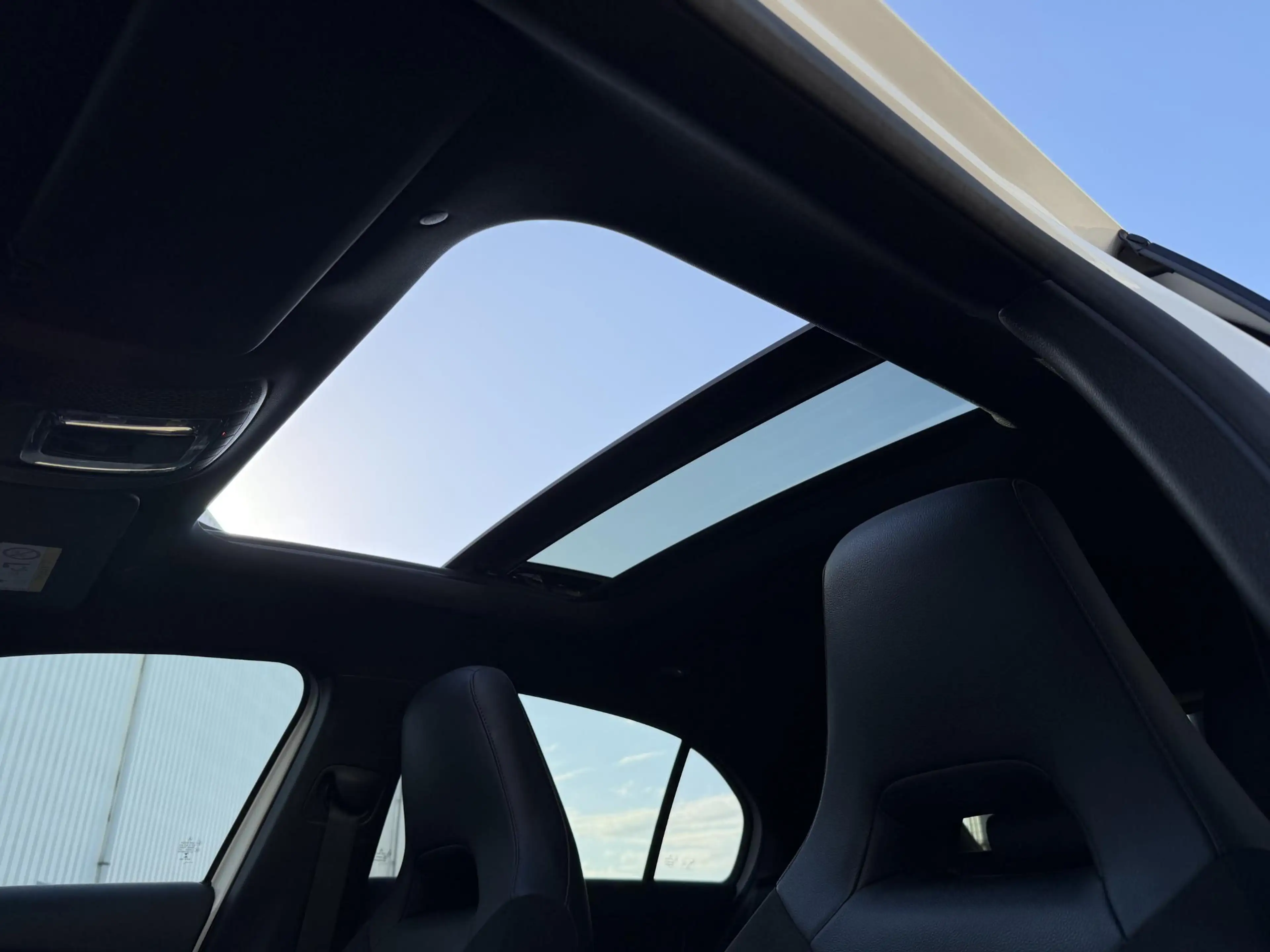 Mercedes-Benz A 180 Premium AMG Line | Pano-Dak/Sfeer/Camera/18-inch — photo 17