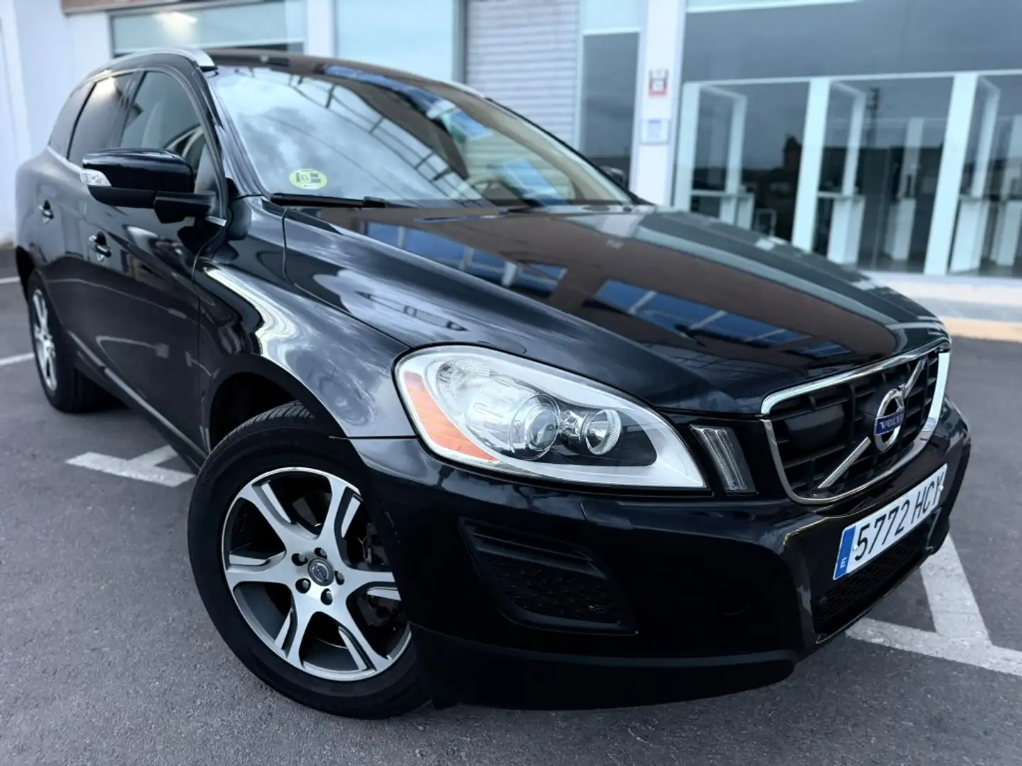 Volvo XC60 D3 Kinetic AWD Aut. Negro - 1